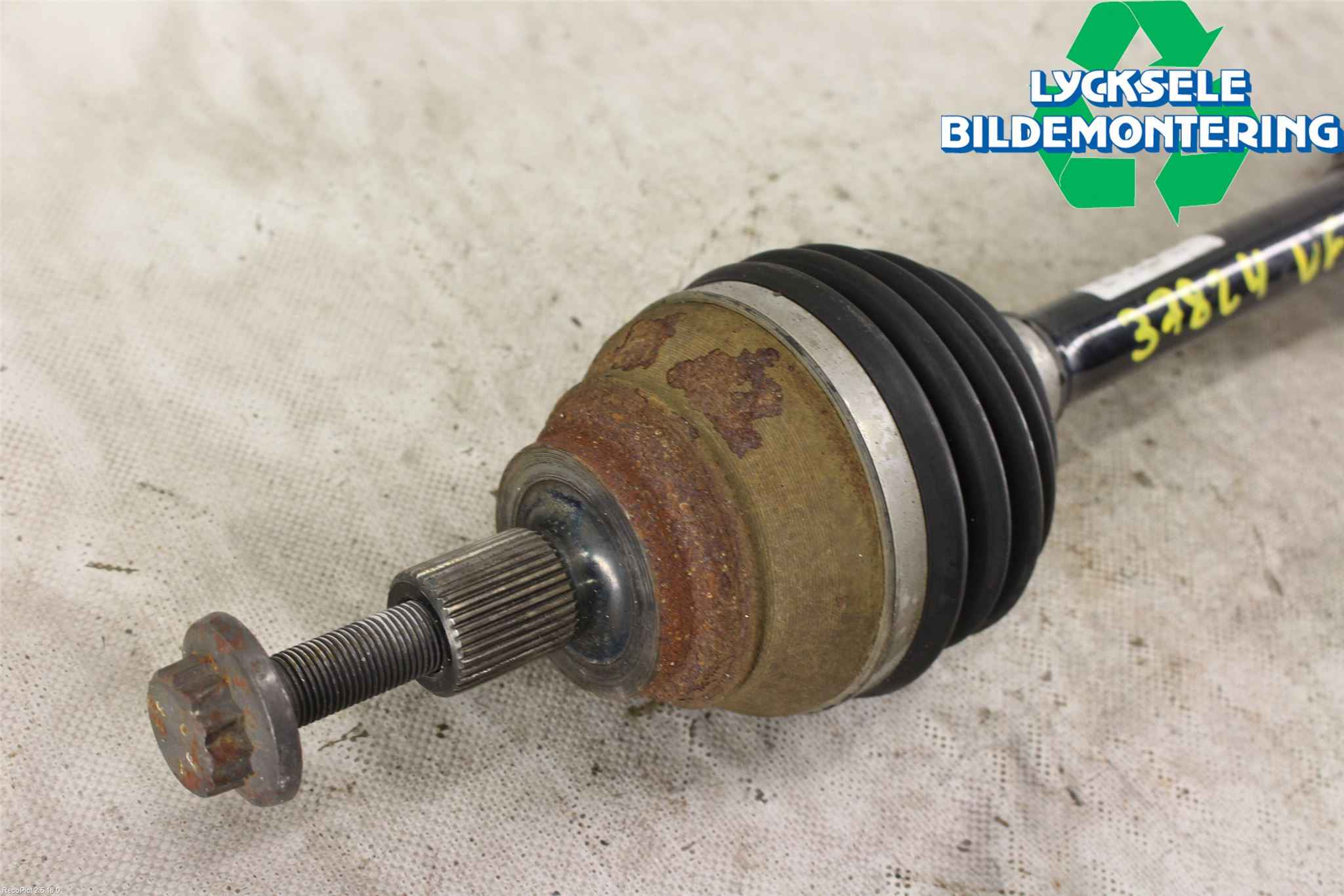 Volkswagen VW PASSAT 15-19 Drivaxel Fram Vänster