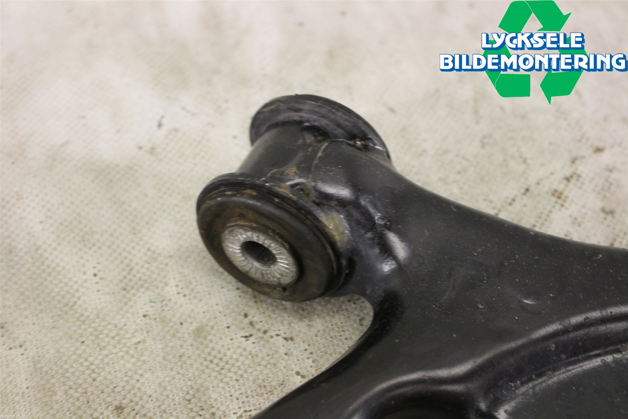 Volkswagen VW PASSAT 15-19 Bärarm Fram Undre Hö