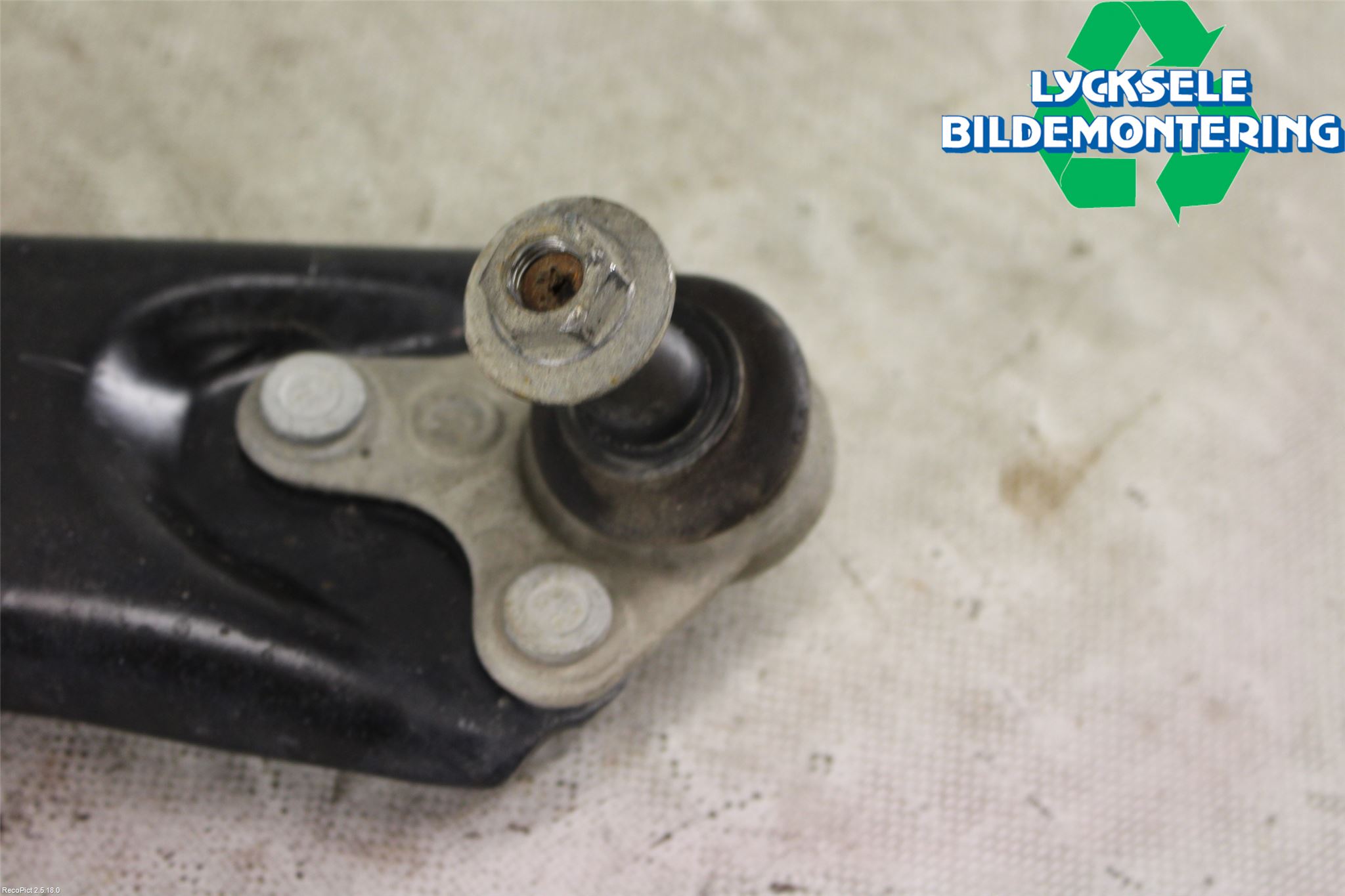 Volkswagen VW PASSAT 15-19 Bärarm Fram Undre Hö
