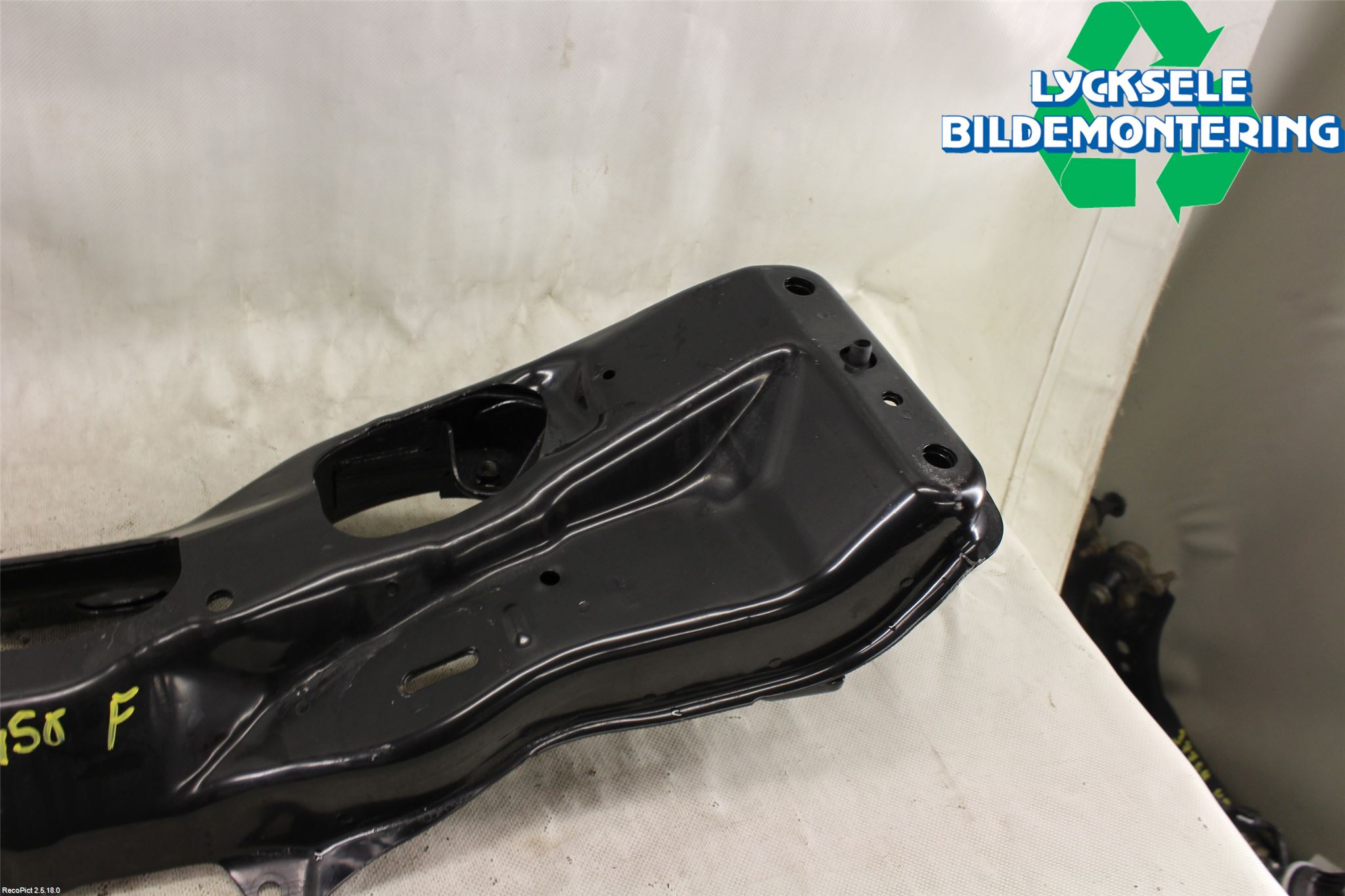 Subaru FORESTER SJ 13-18 Framvagnsbalk