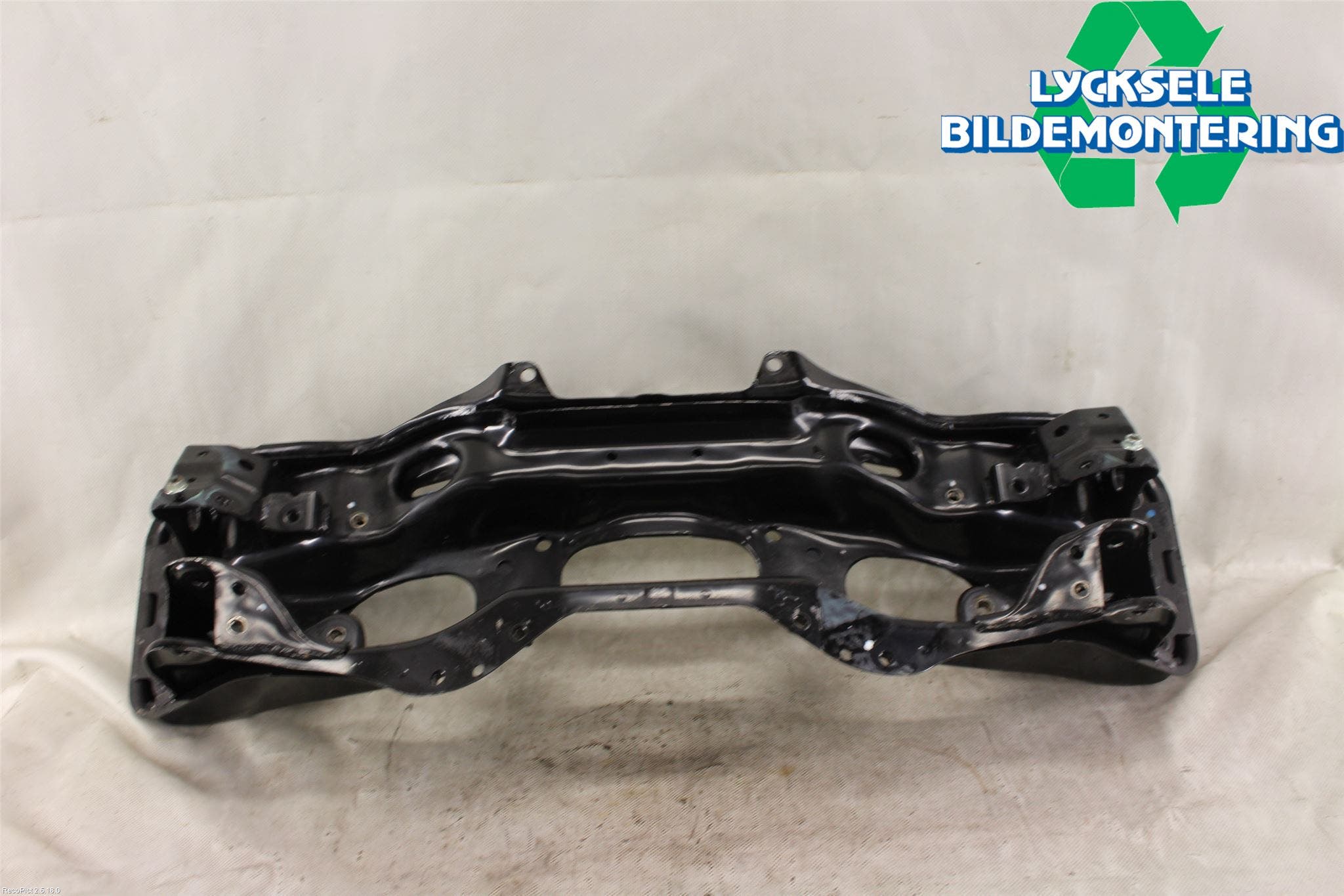 Subaru FORESTER SJ 13-18 Framvagnsbalk