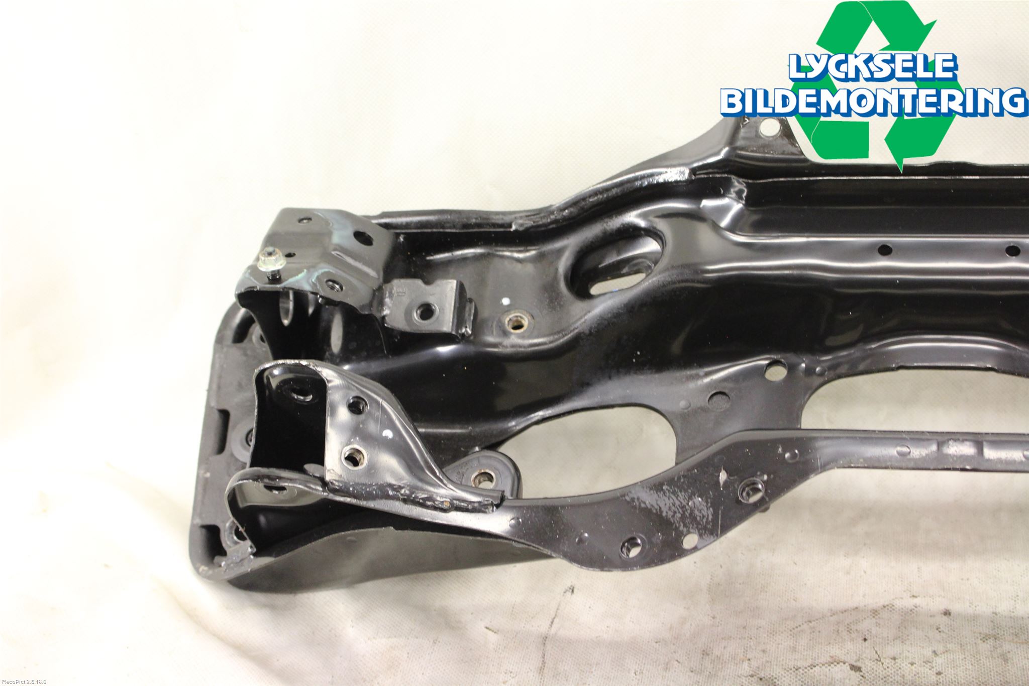 Subaru FORESTER SJ 13-18 Framvagnsbalk