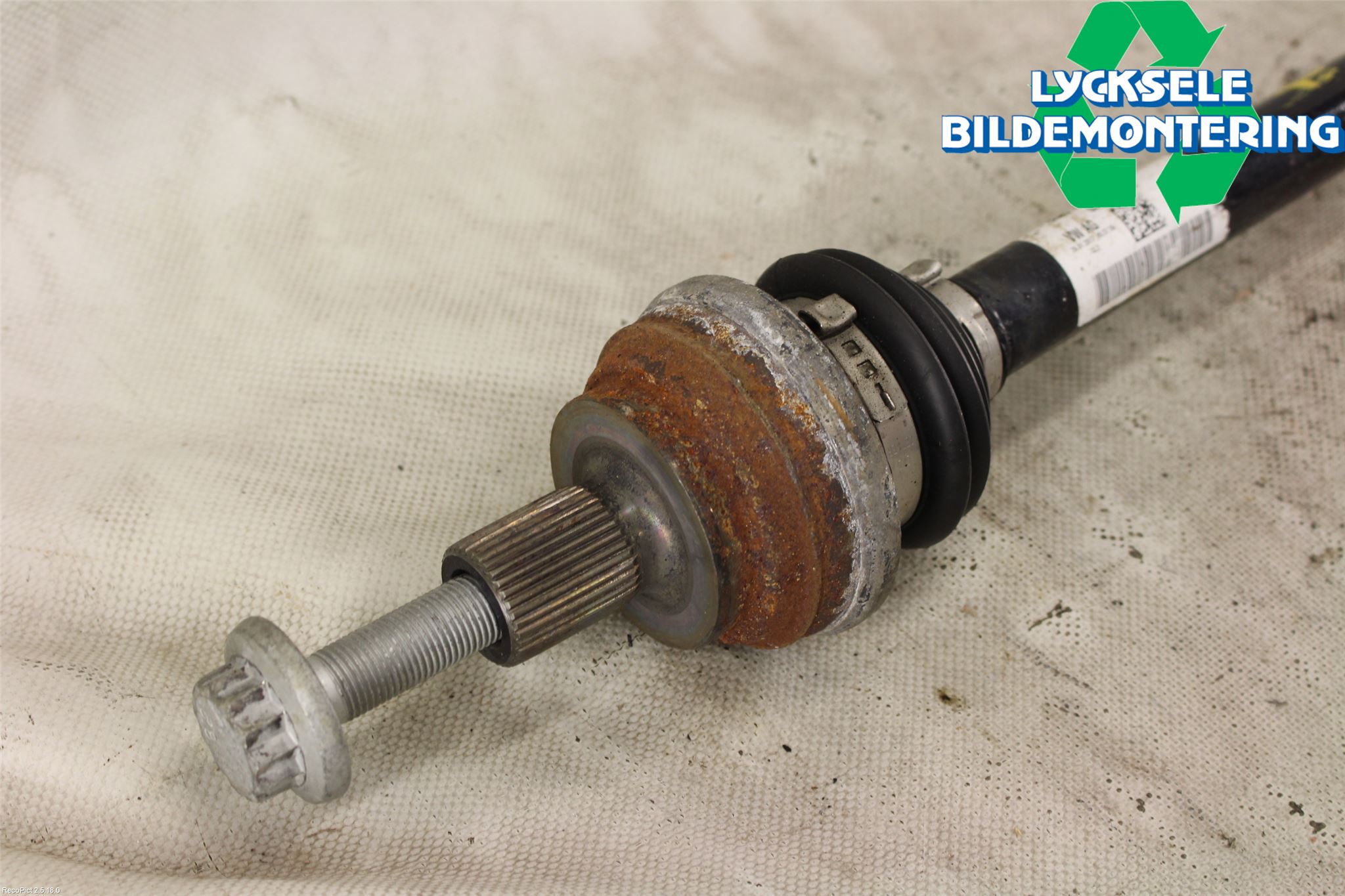 Skoda SUPERB 16-24 Drivaxel Bak Höger