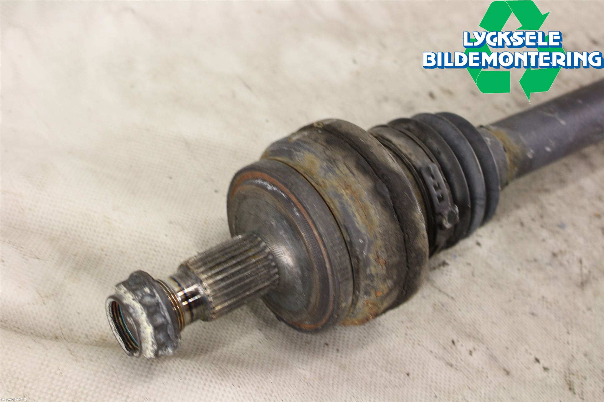 Mercedes-Benz MB C-KLASS (W204) 07-15 Drivaxel Bak Höger
