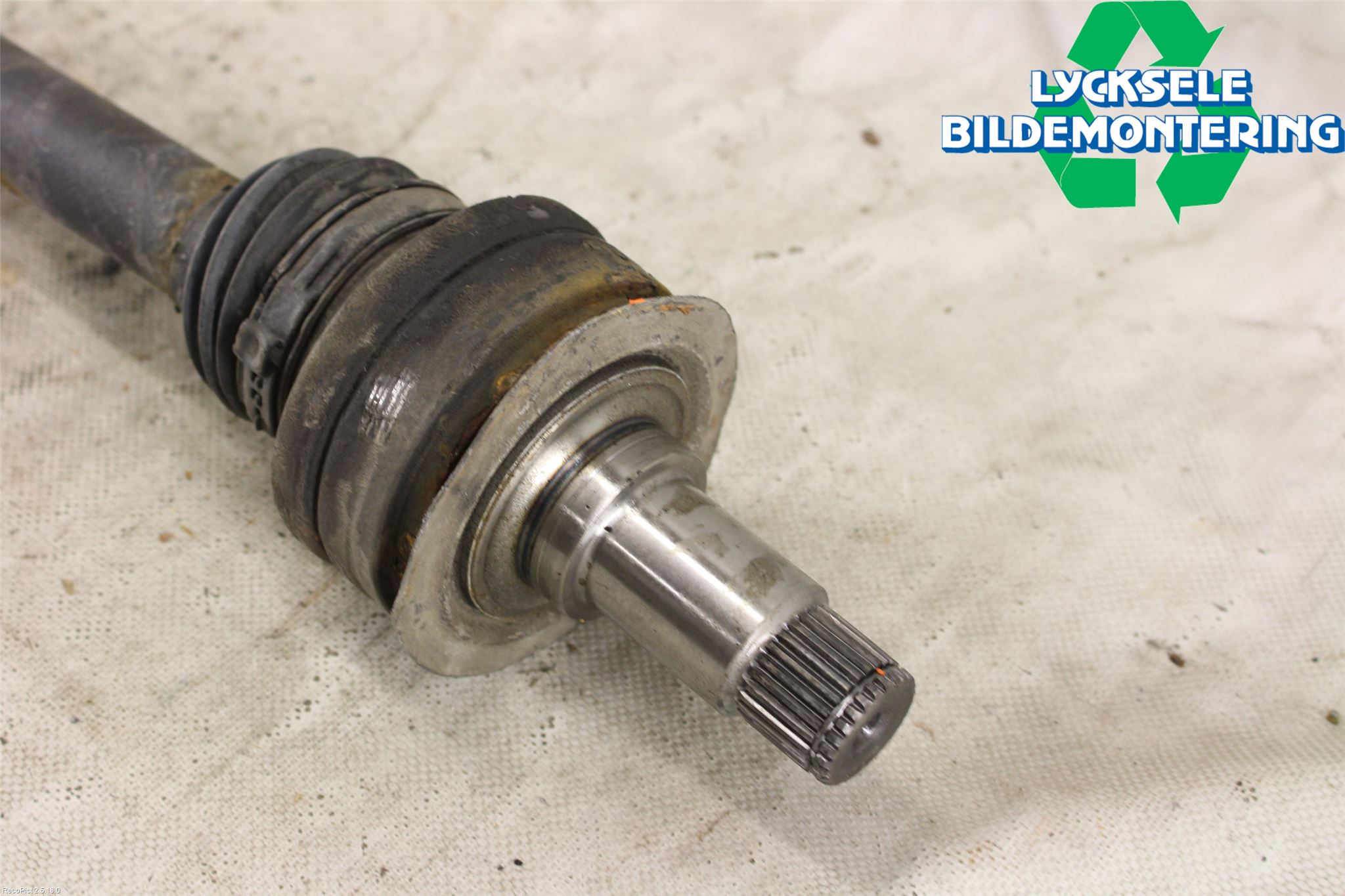 Mercedes-Benz MB C-KLASS (W204) 07-15 Drivaxel Bak Höger