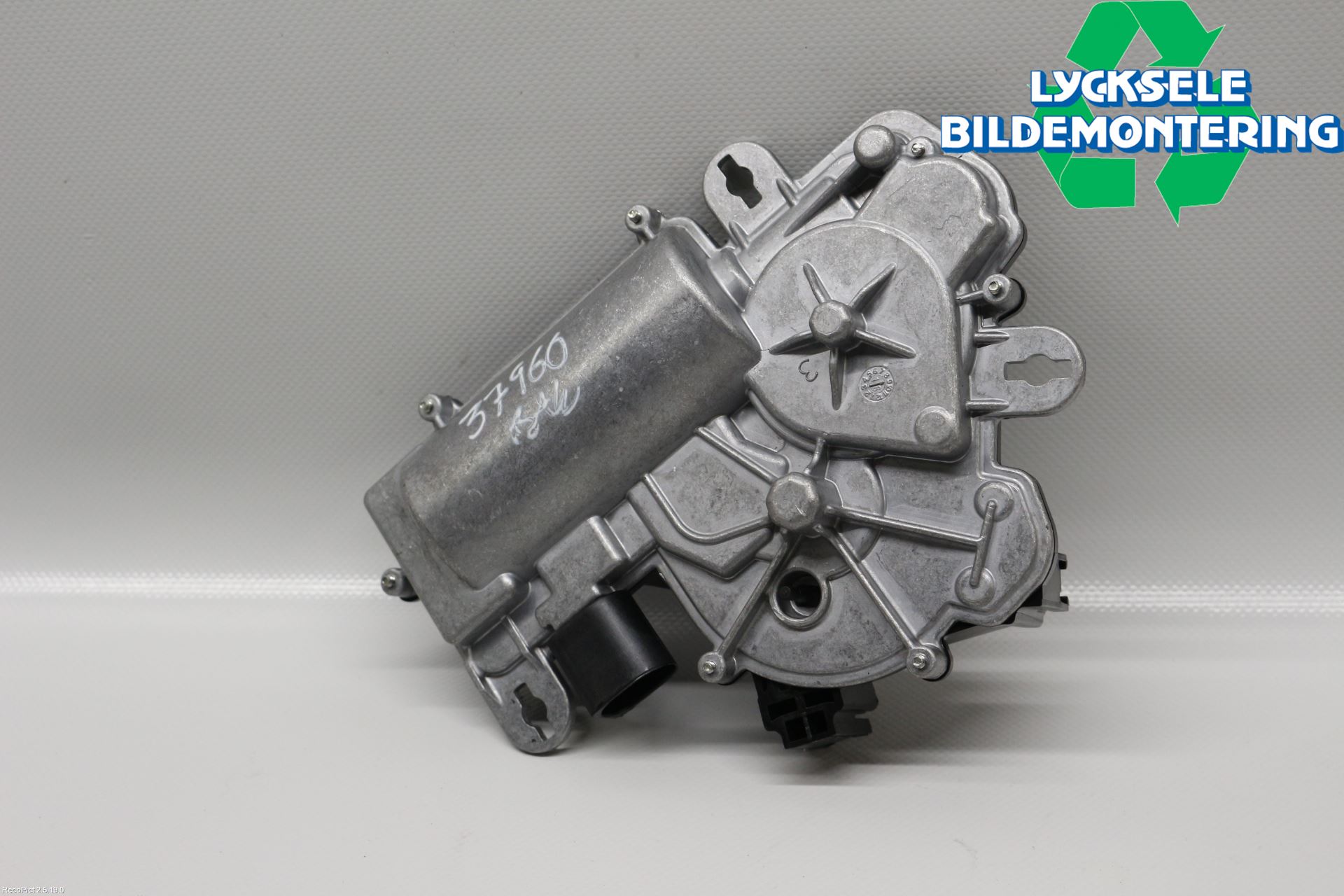 Volkswagen VW PASSAT 15-19 Bakluckeöppnare Automatisk