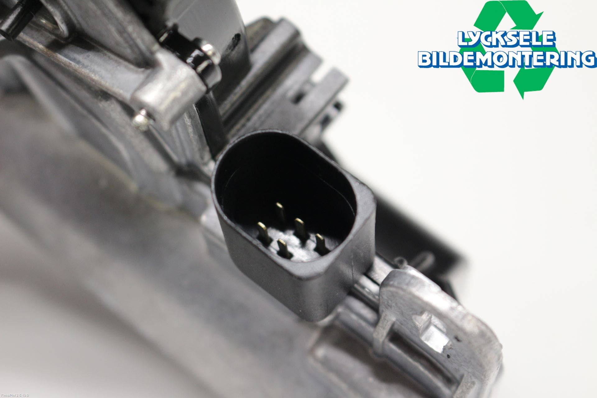 Volkswagen VW PASSAT 15-19 Bakluckeöppnare Automatisk