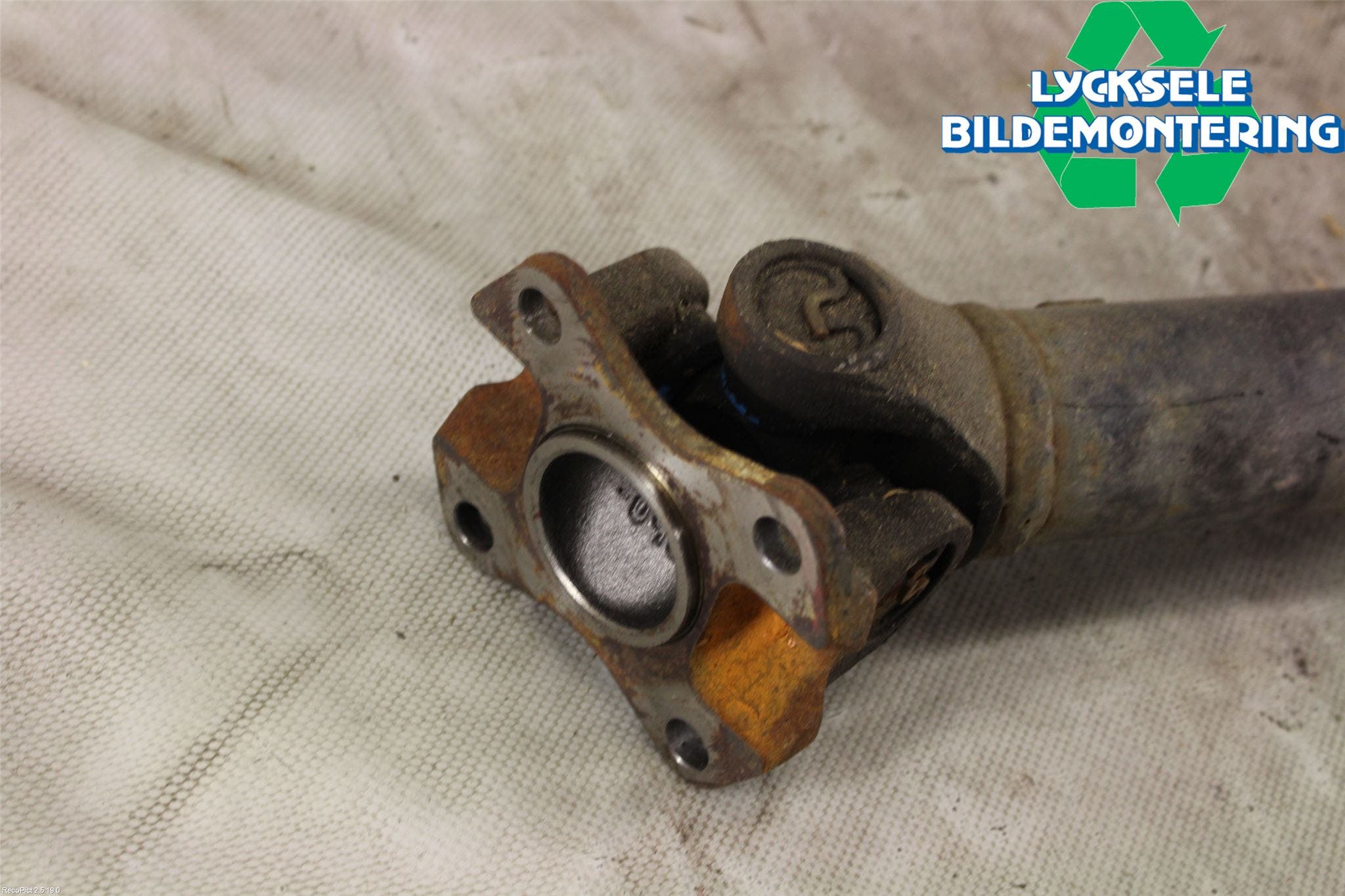 Toyota HILUX 05-16 Mellanaxel Främre 4Wd