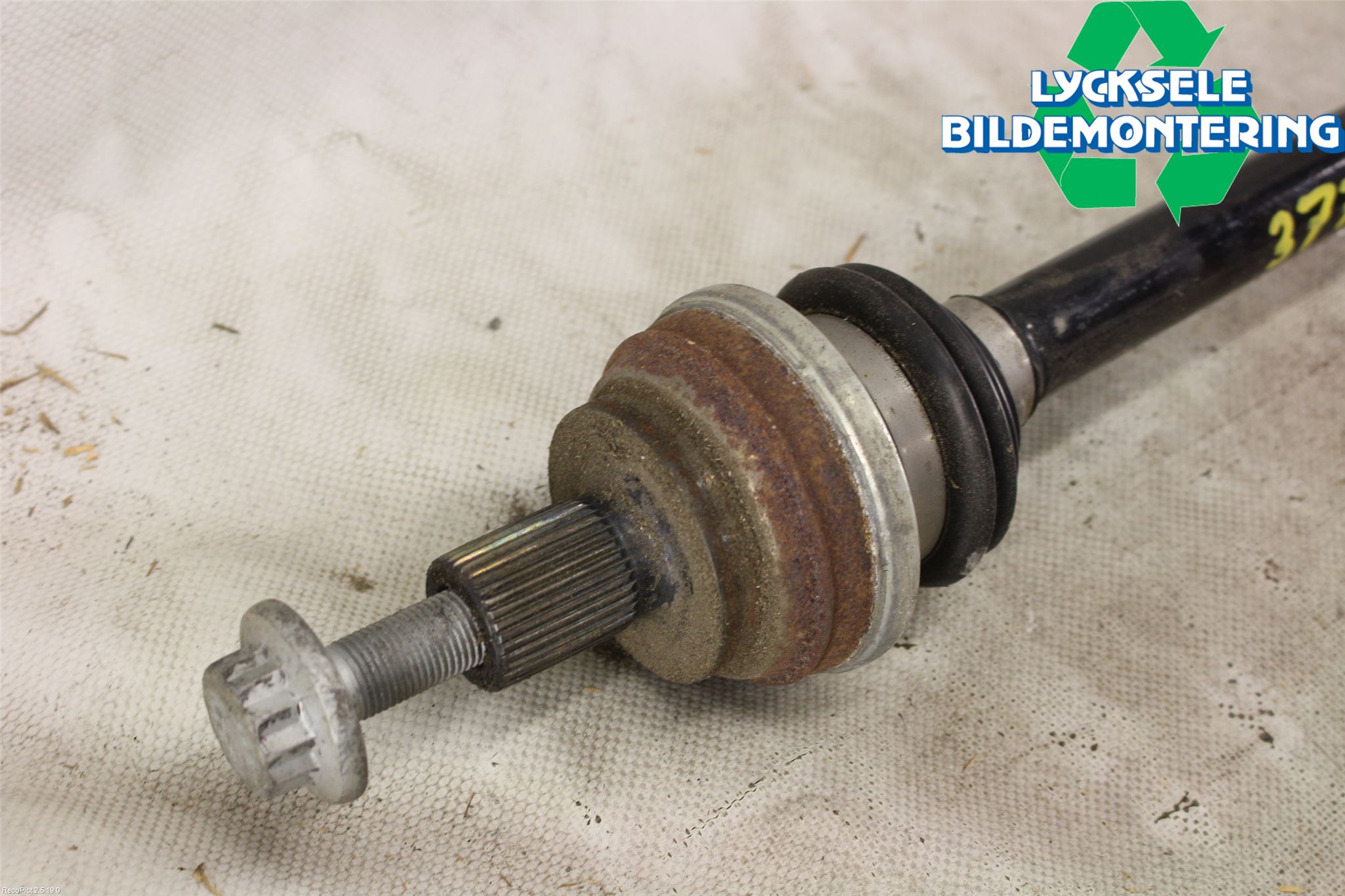 Skoda SUPERB 16-24 Drivaxel Bak Vänster