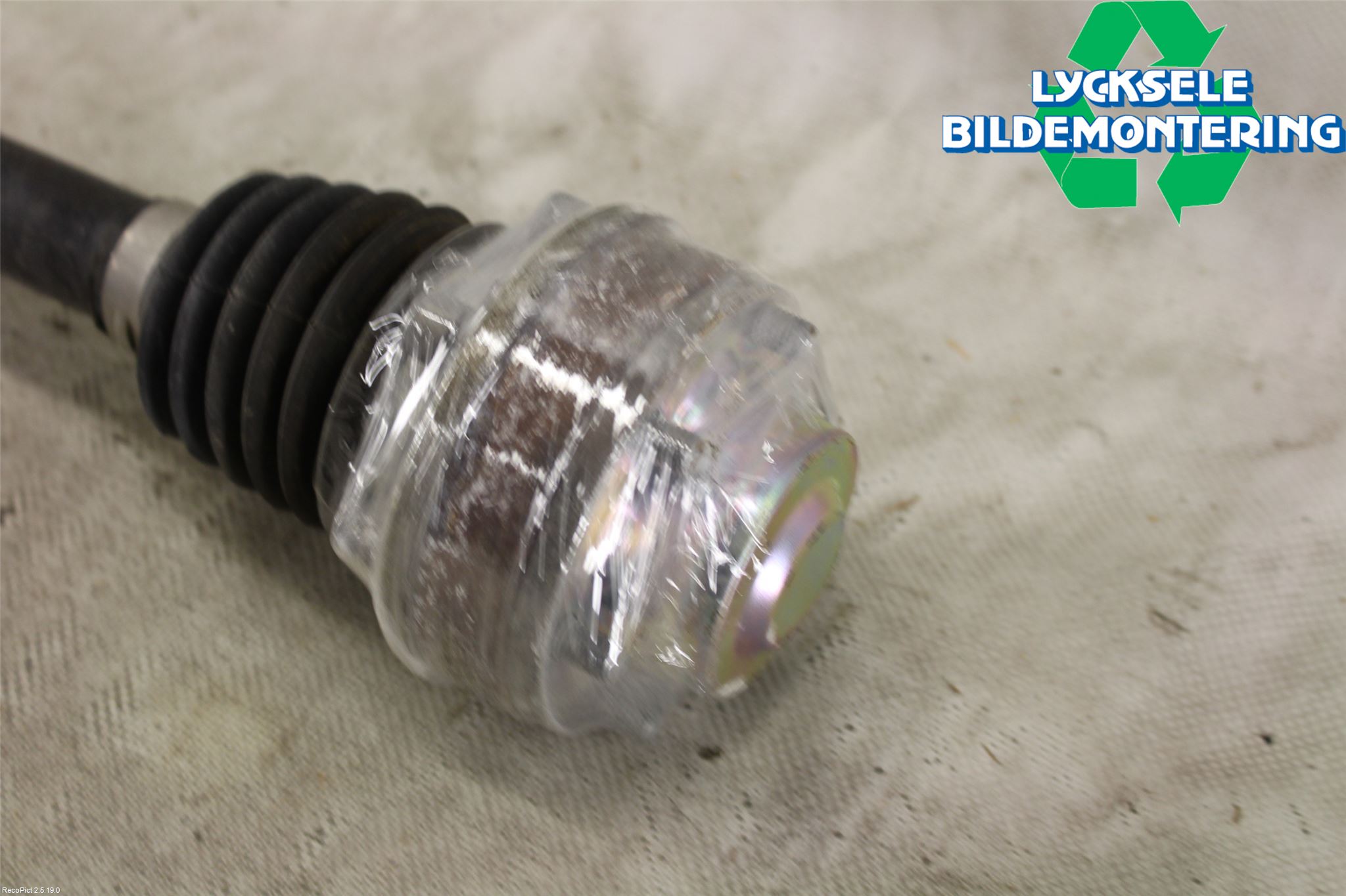 Skoda SUPERB 16-24 Drivaxel Bak Vänster