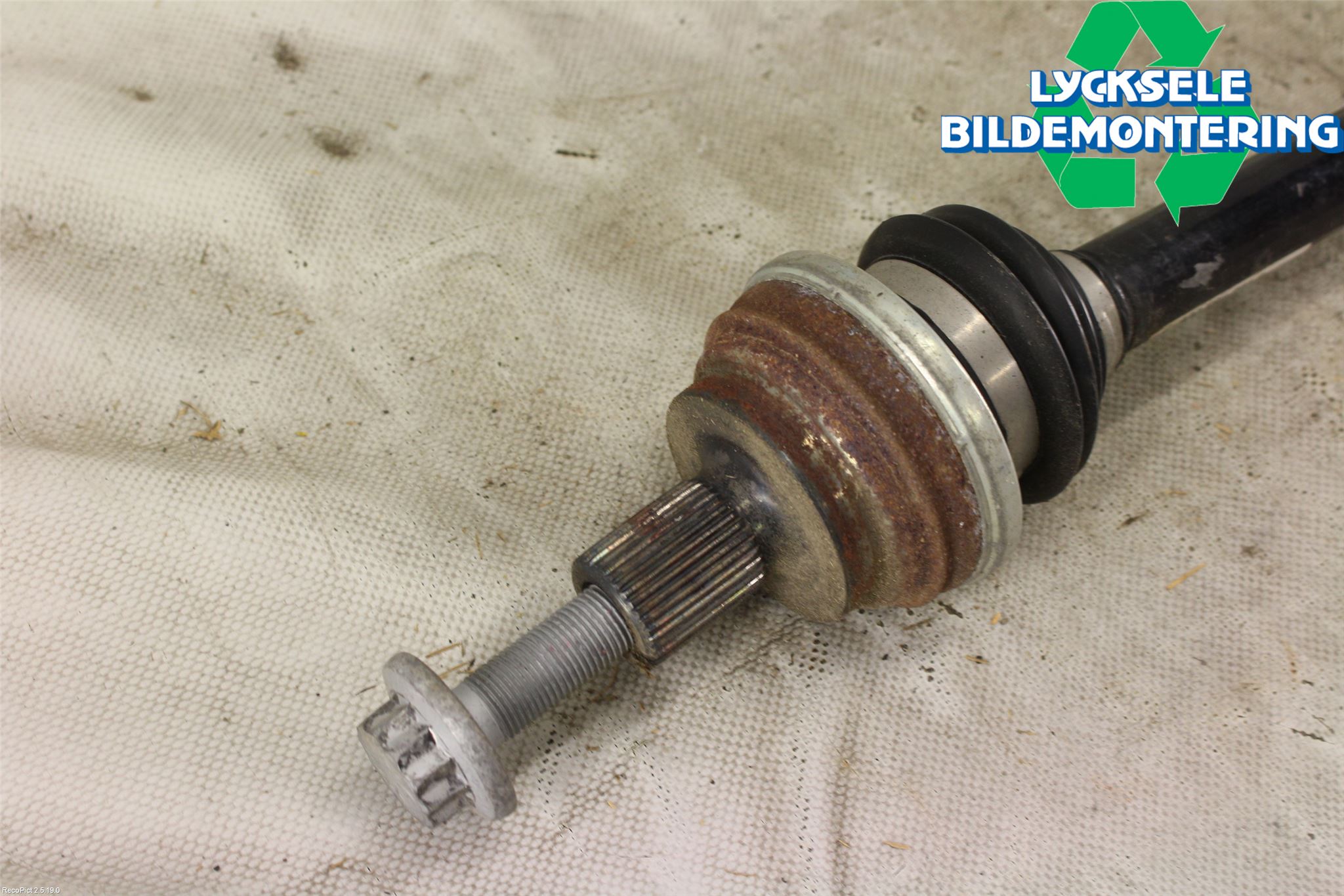 Skoda SUPERB 16-24 Drivaxel Bak Höger