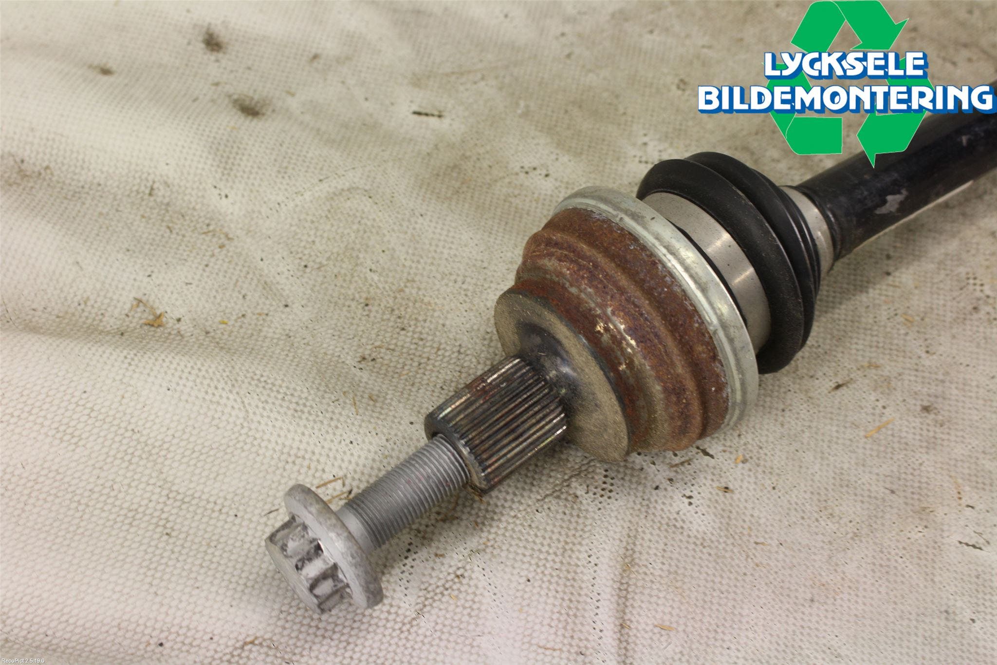 Skoda SUPERB 16-24 Drivaxel Bak Höger