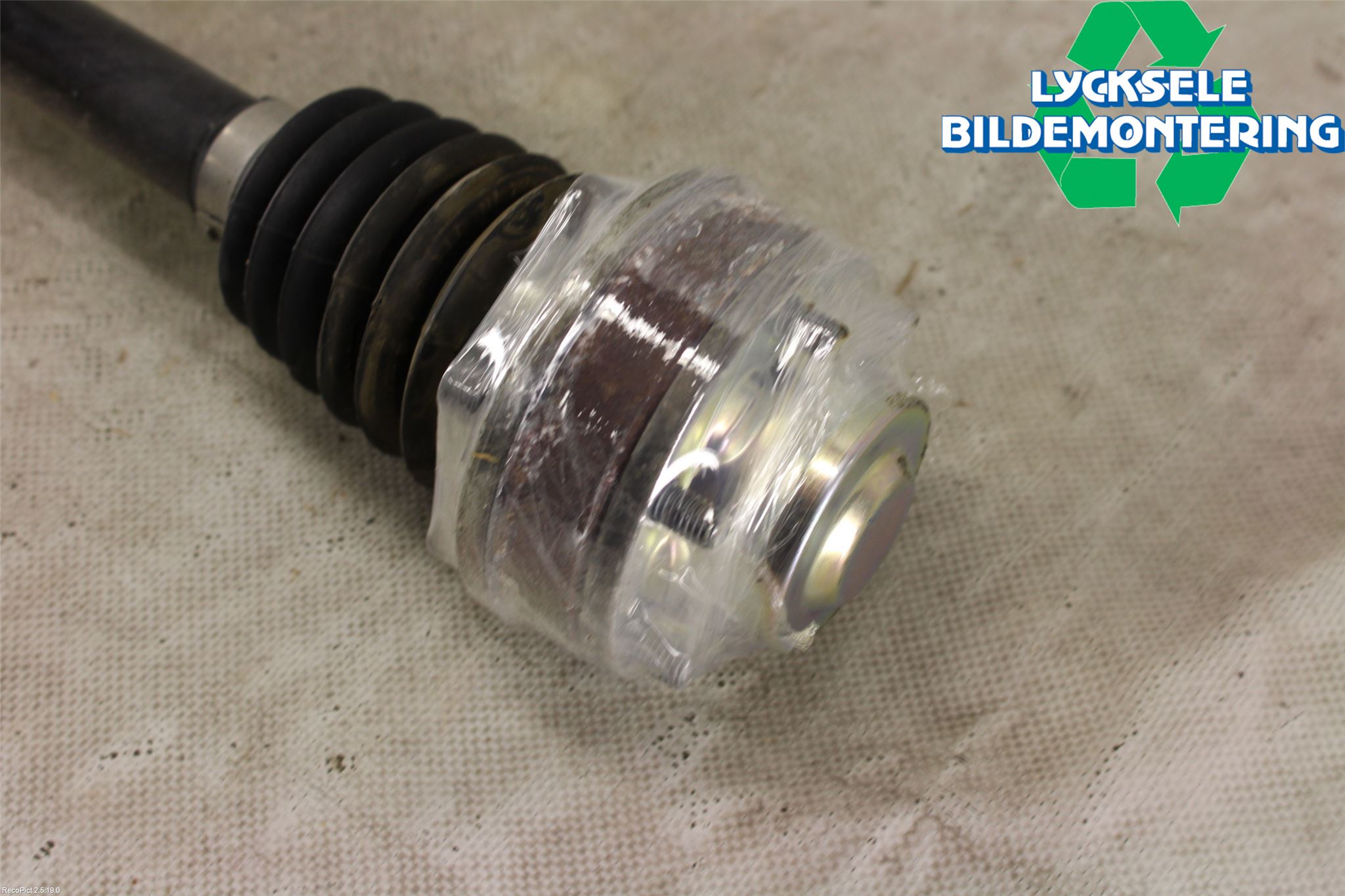 Skoda SUPERB 16-24 Drivaxel Bak Höger