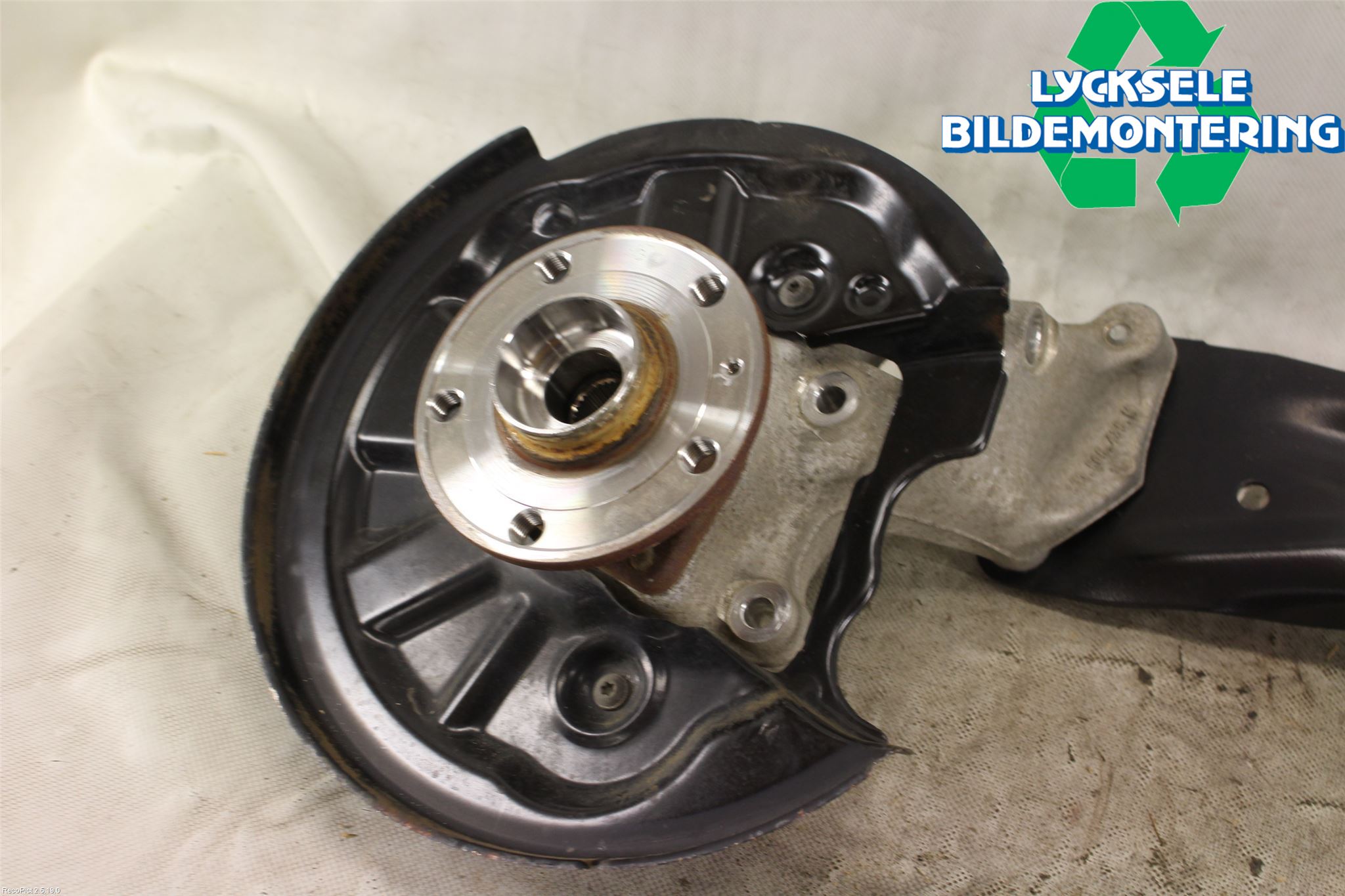 Skoda SUPERB 16-24 Hjullagerhus-Spindel Vä B