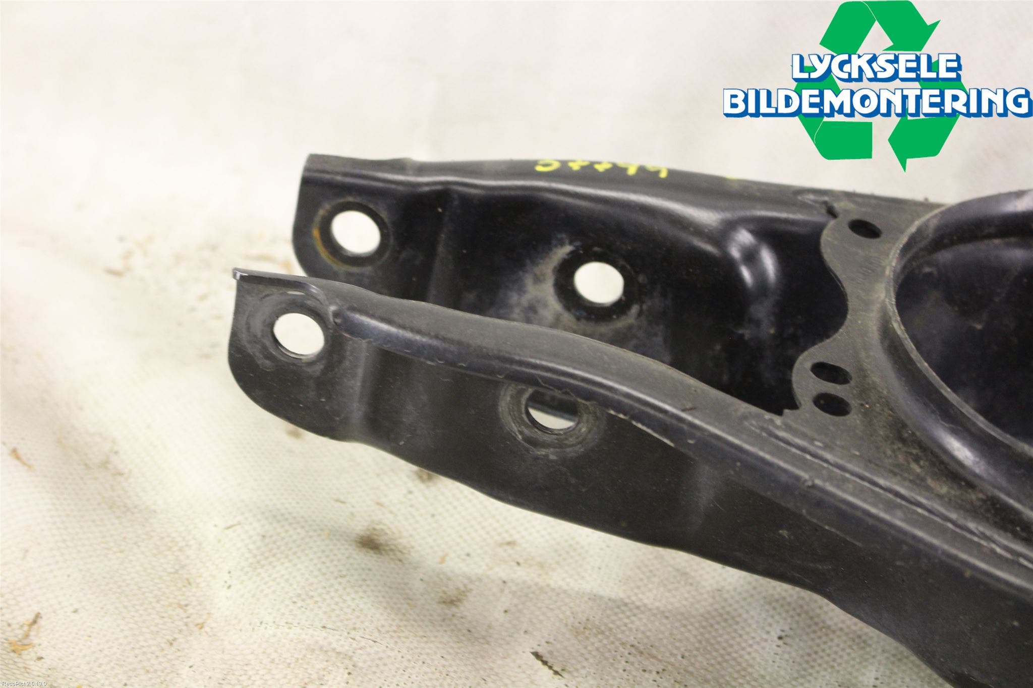 Skoda SUPERB 16-24 Bärarm Bak Vänster