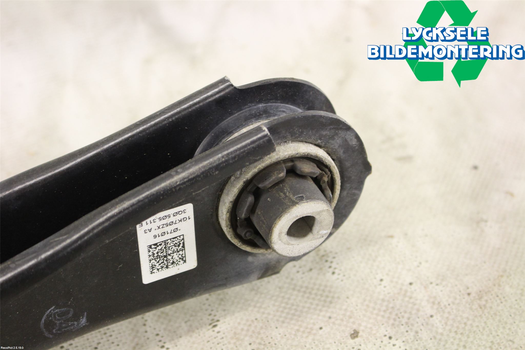 Skoda SUPERB 16-24 Bärarm Bak Vänster