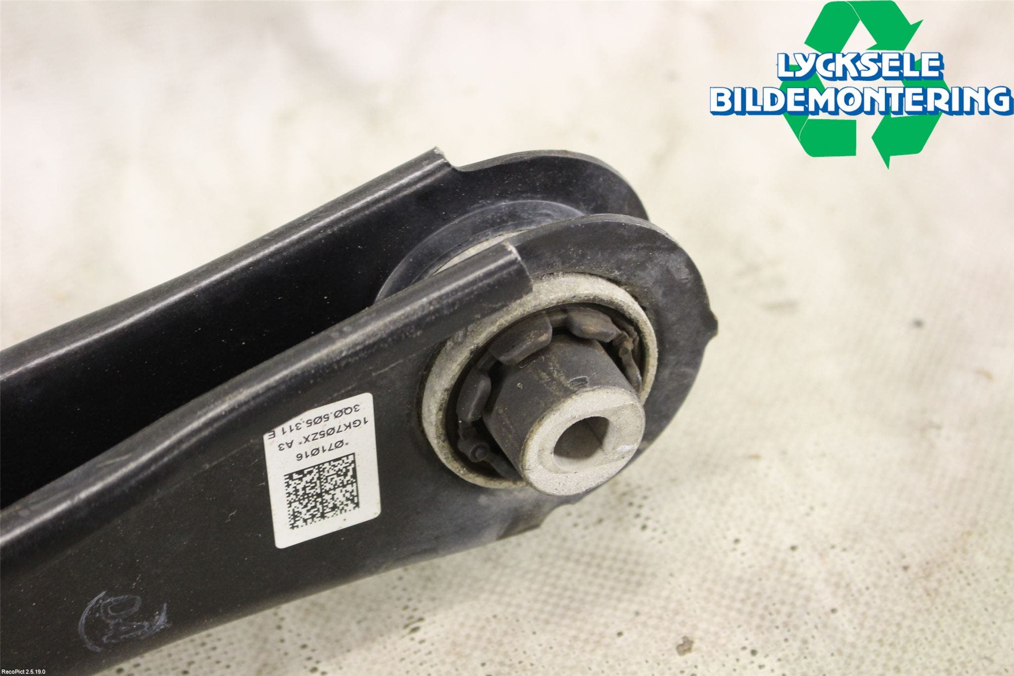 Skoda SUPERB 16-24 Bärarm Bak Vänster