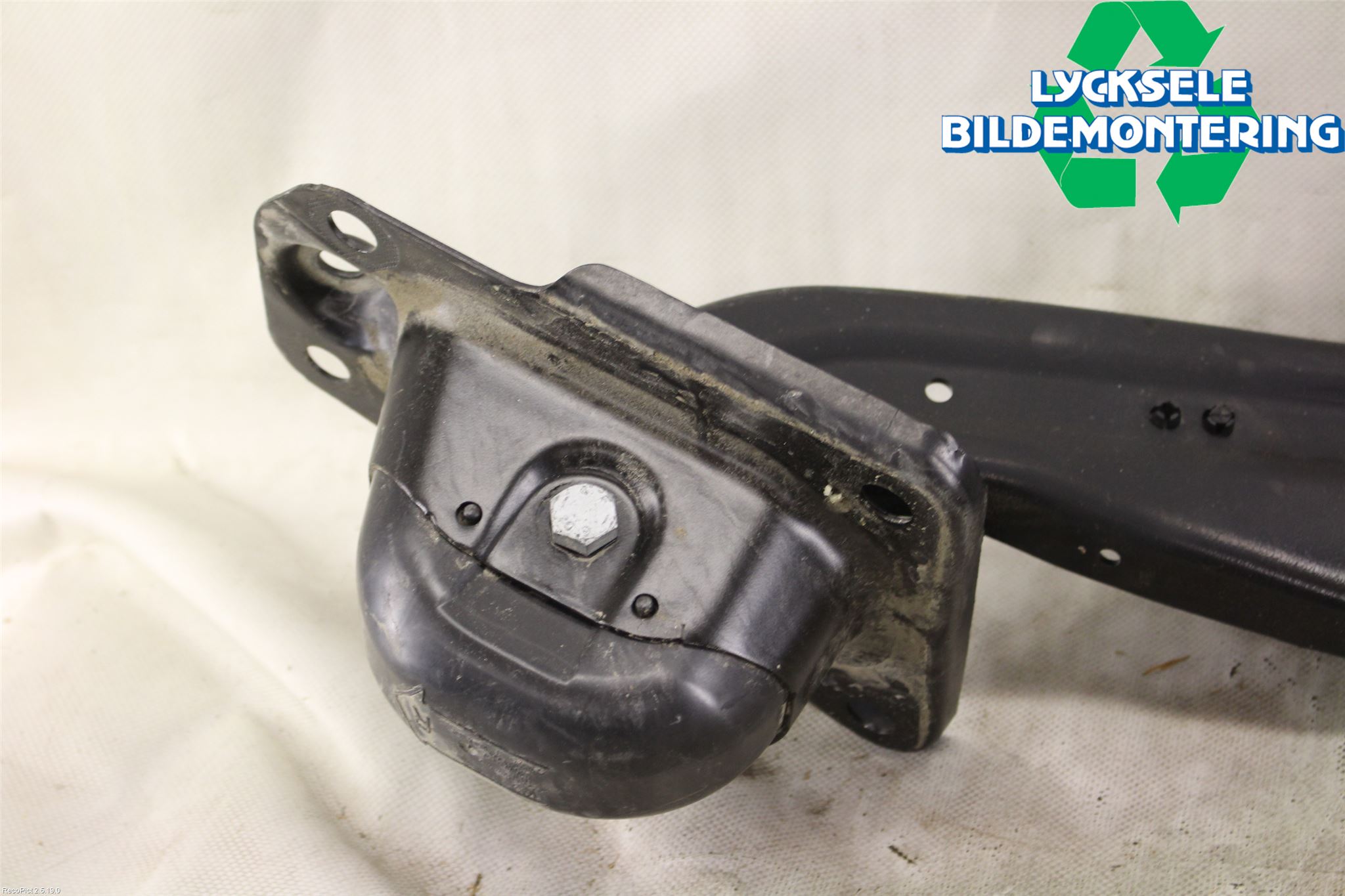 Skoda SUPERB 16-24 Hjullagerhus-Spindel Hö B