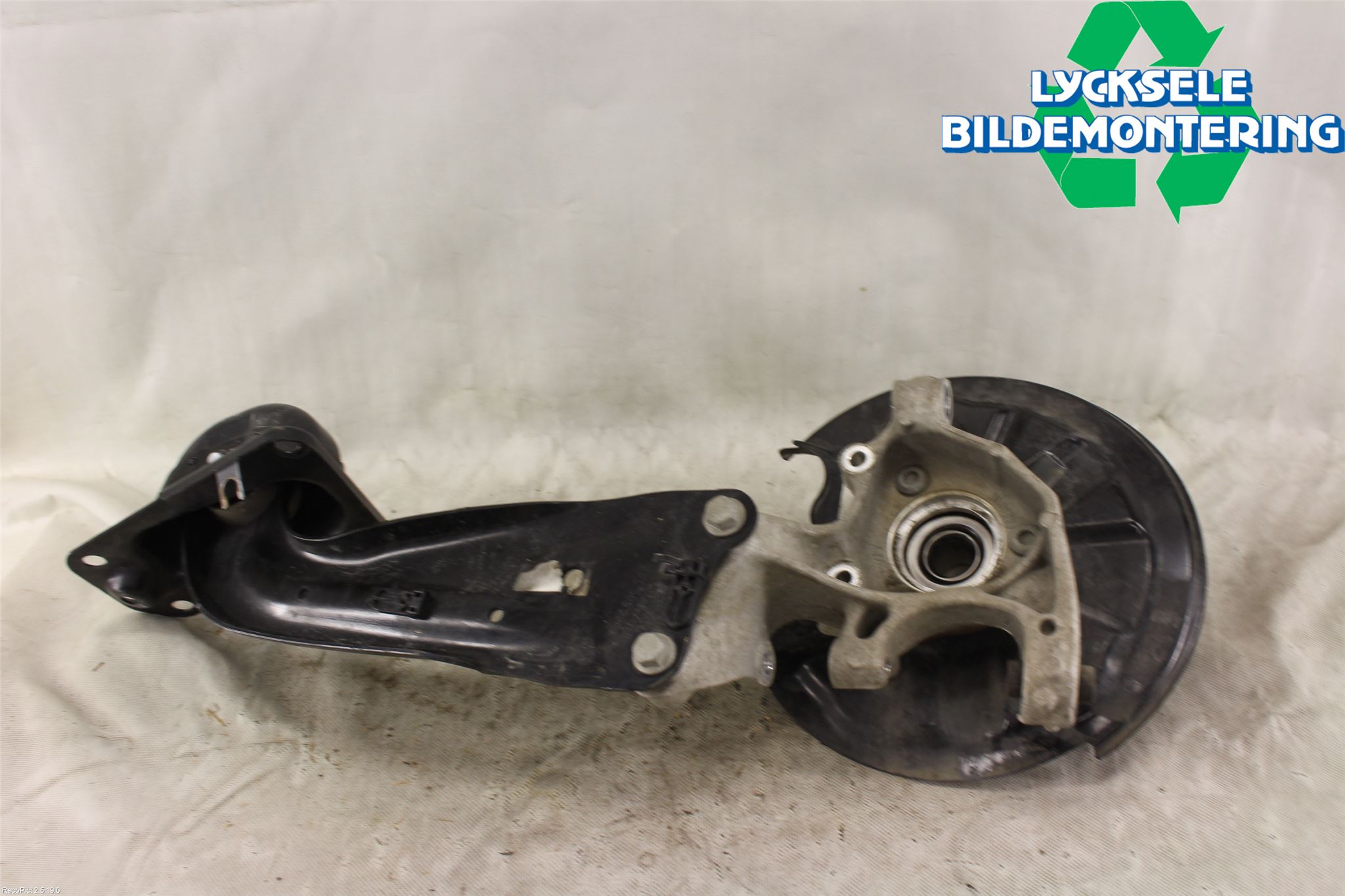 Skoda SUPERB 16-24 Hjullagerhus-Spindel Hö B