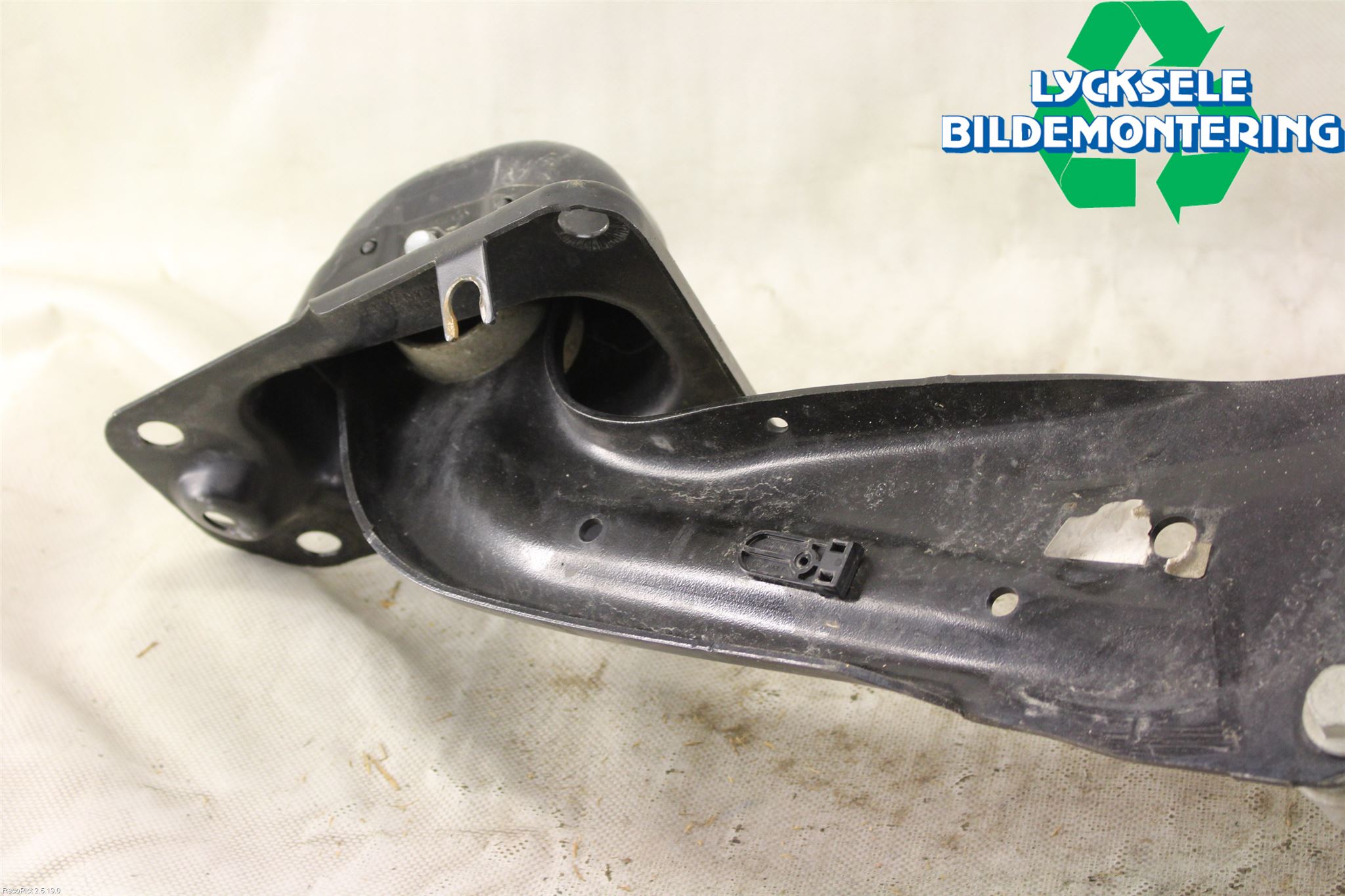 Skoda SUPERB 16-24 Hjullagerhus-Spindel Hö B