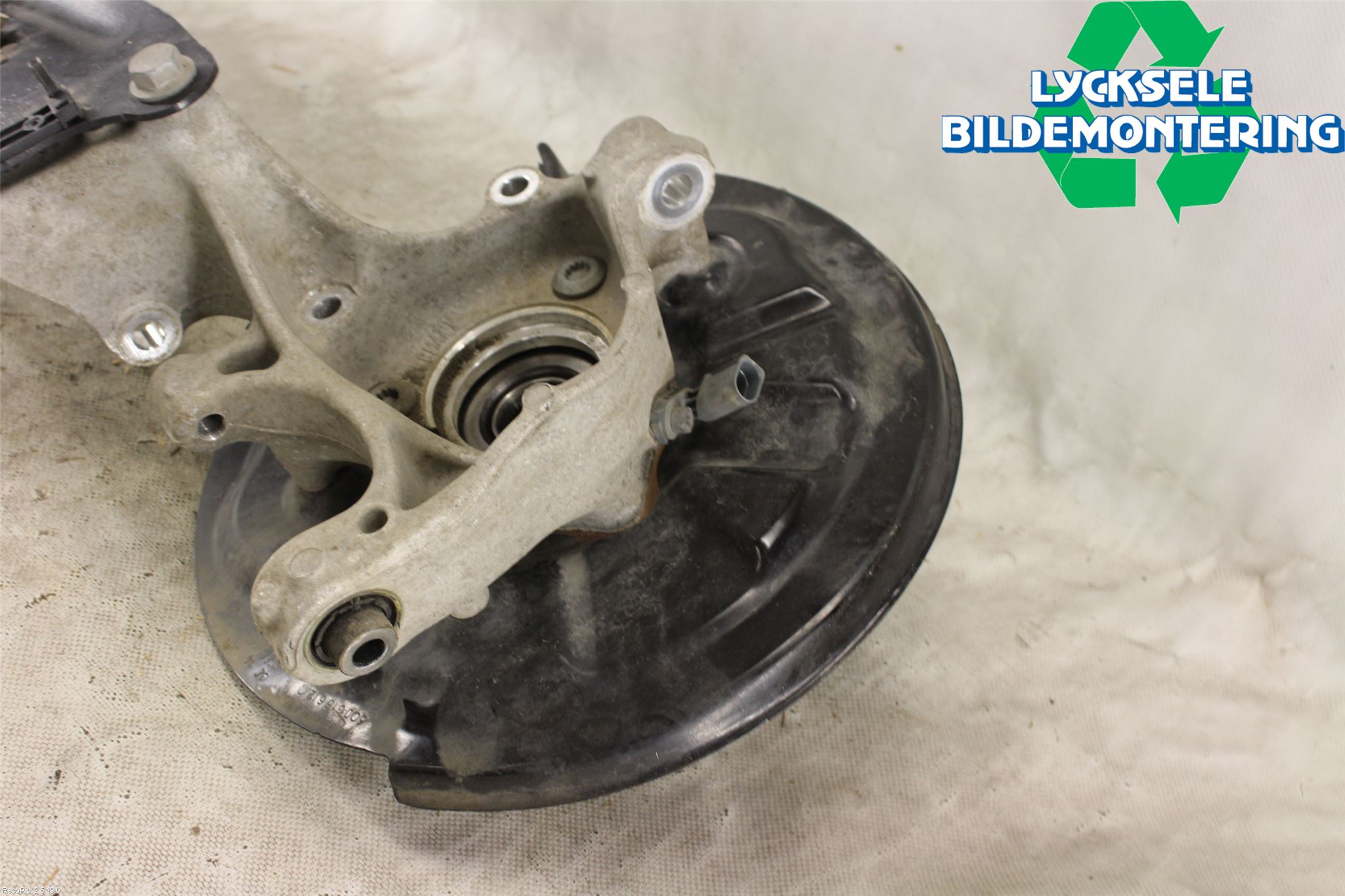 Skoda SUPERB 16-24 Hjullagerhus-Spindel Hö B