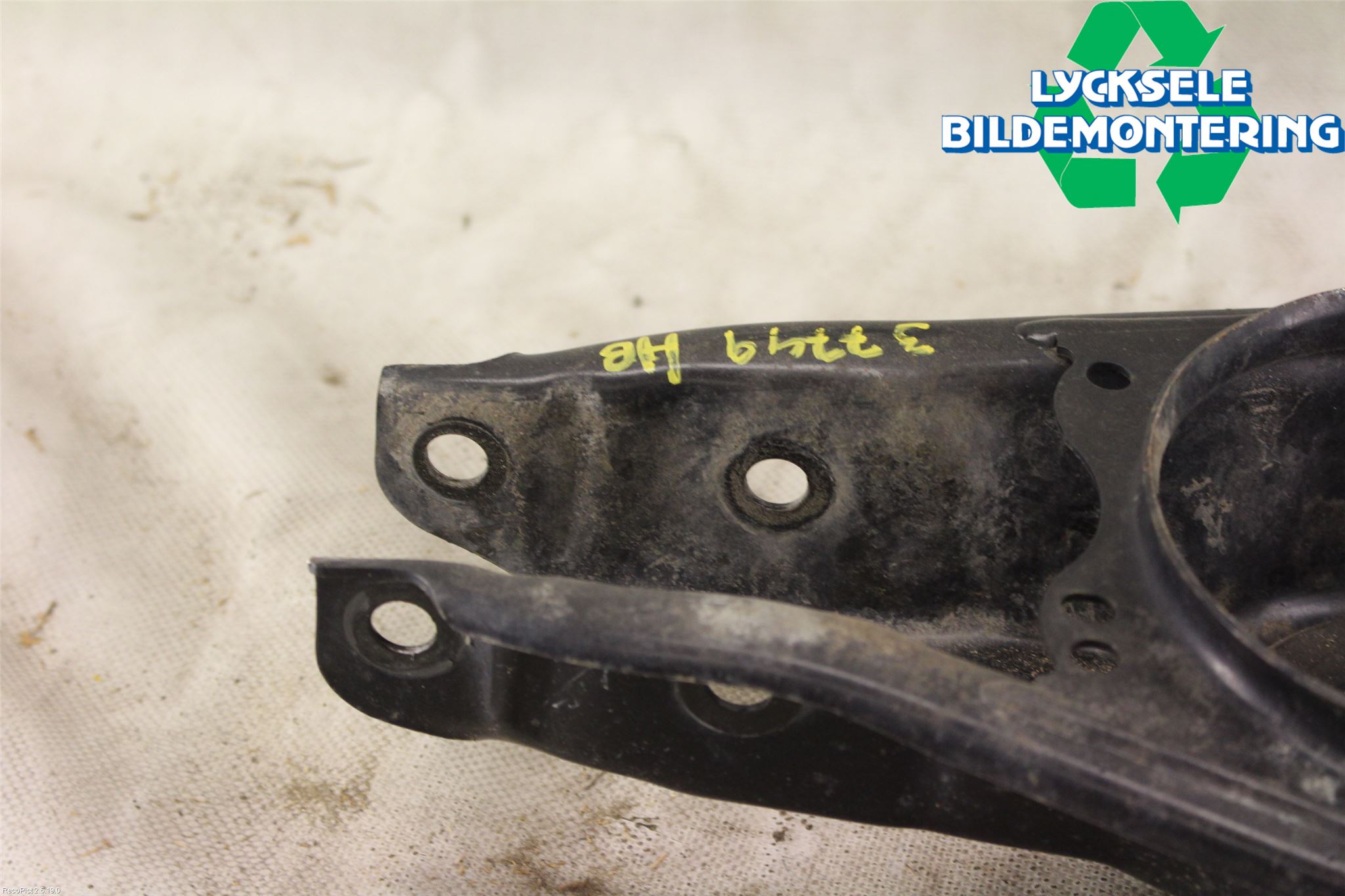 Skoda SUPERB 16-24 Bärarm Bak Höger