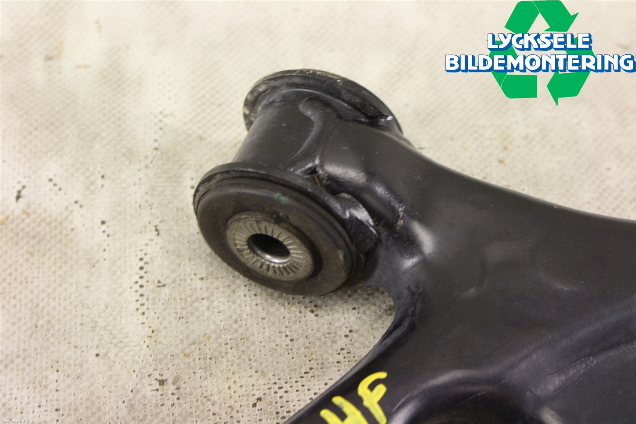 Skoda SUPERB 16-24 Bärarm Fram Undre Hö