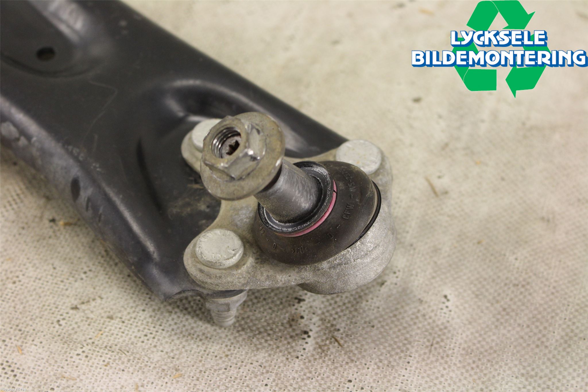 Skoda SUPERB 16-24 Bärarm Fram Undre Hö