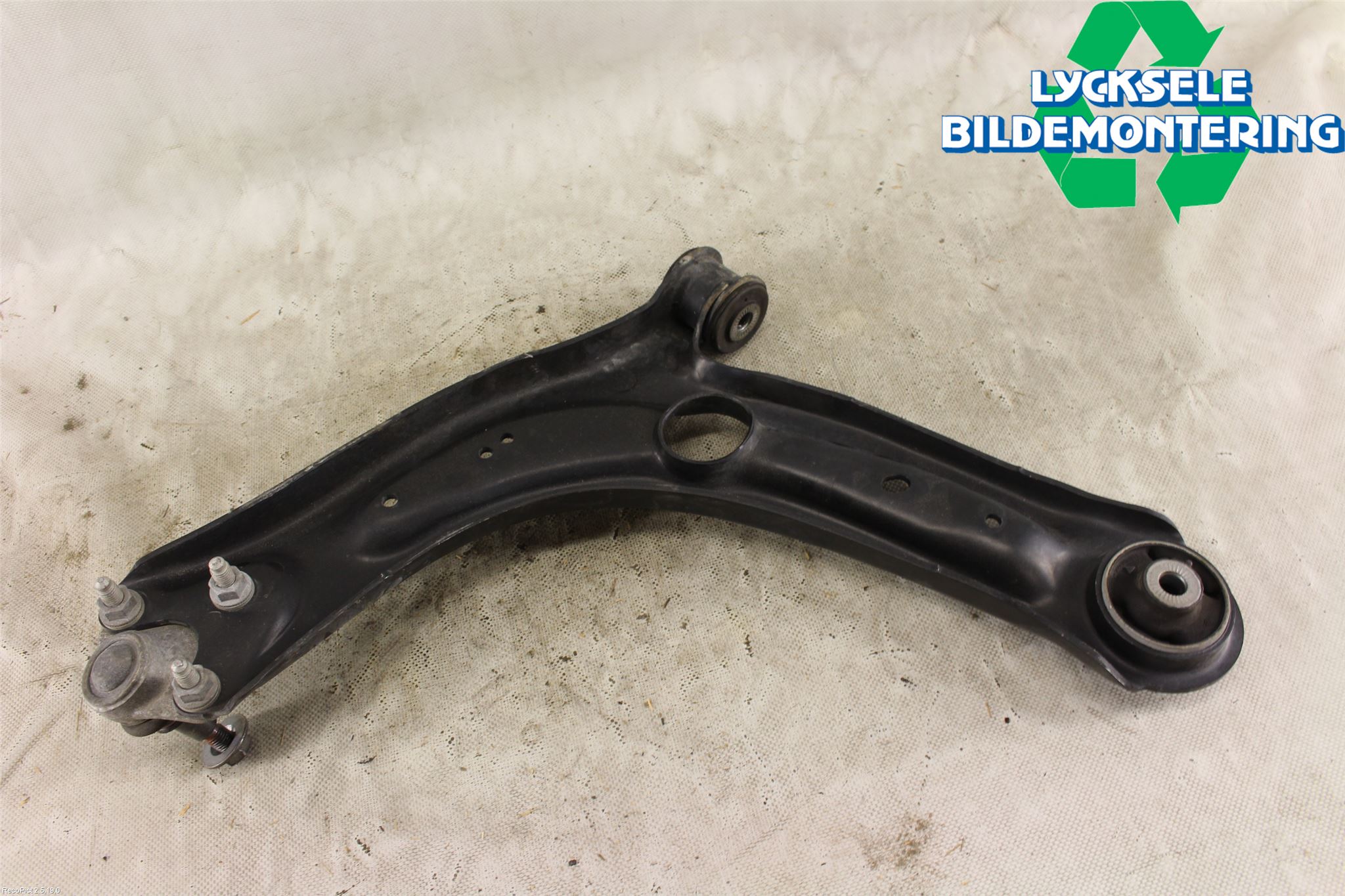 Skoda SUPERB 16-24 Bärarm Fram Undre Hö