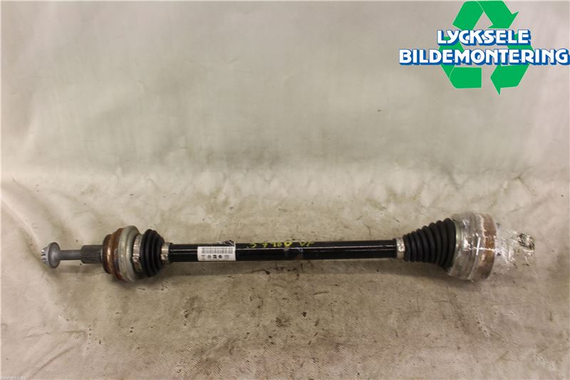 Volkswagen VW PASSAT 15-19 Drivaxel Bak Vänster