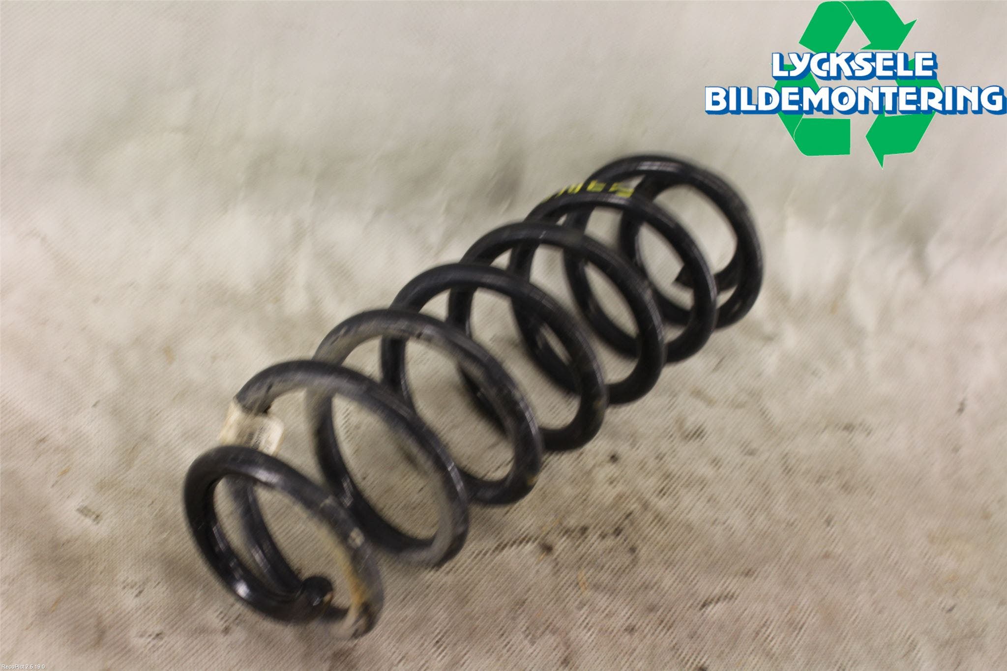 Volkswagen VW PASSAT 15-19 Fjäder Bak