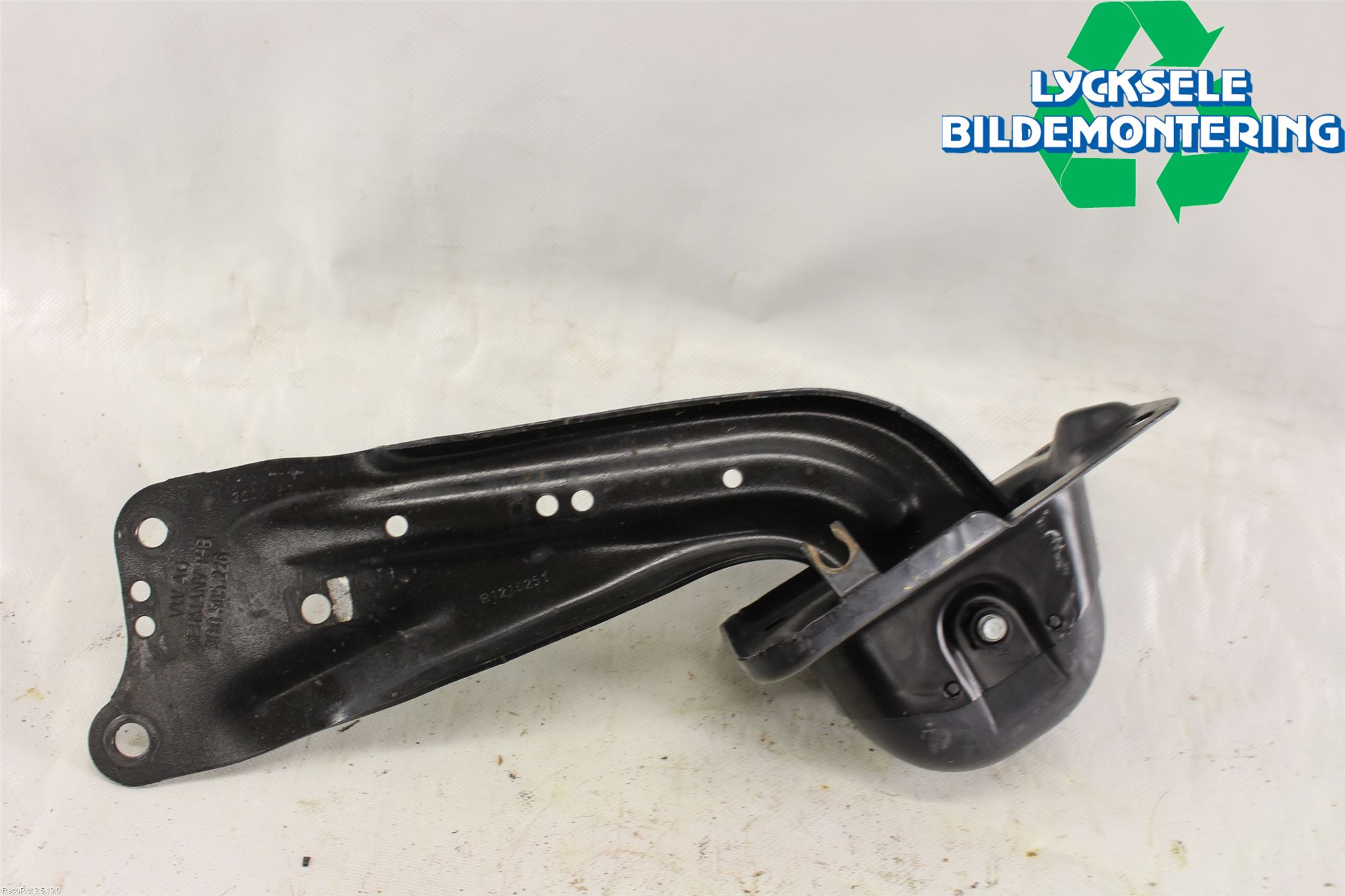 Volkswagen VW PASSAT 15-19 Bärarm Bak Höger