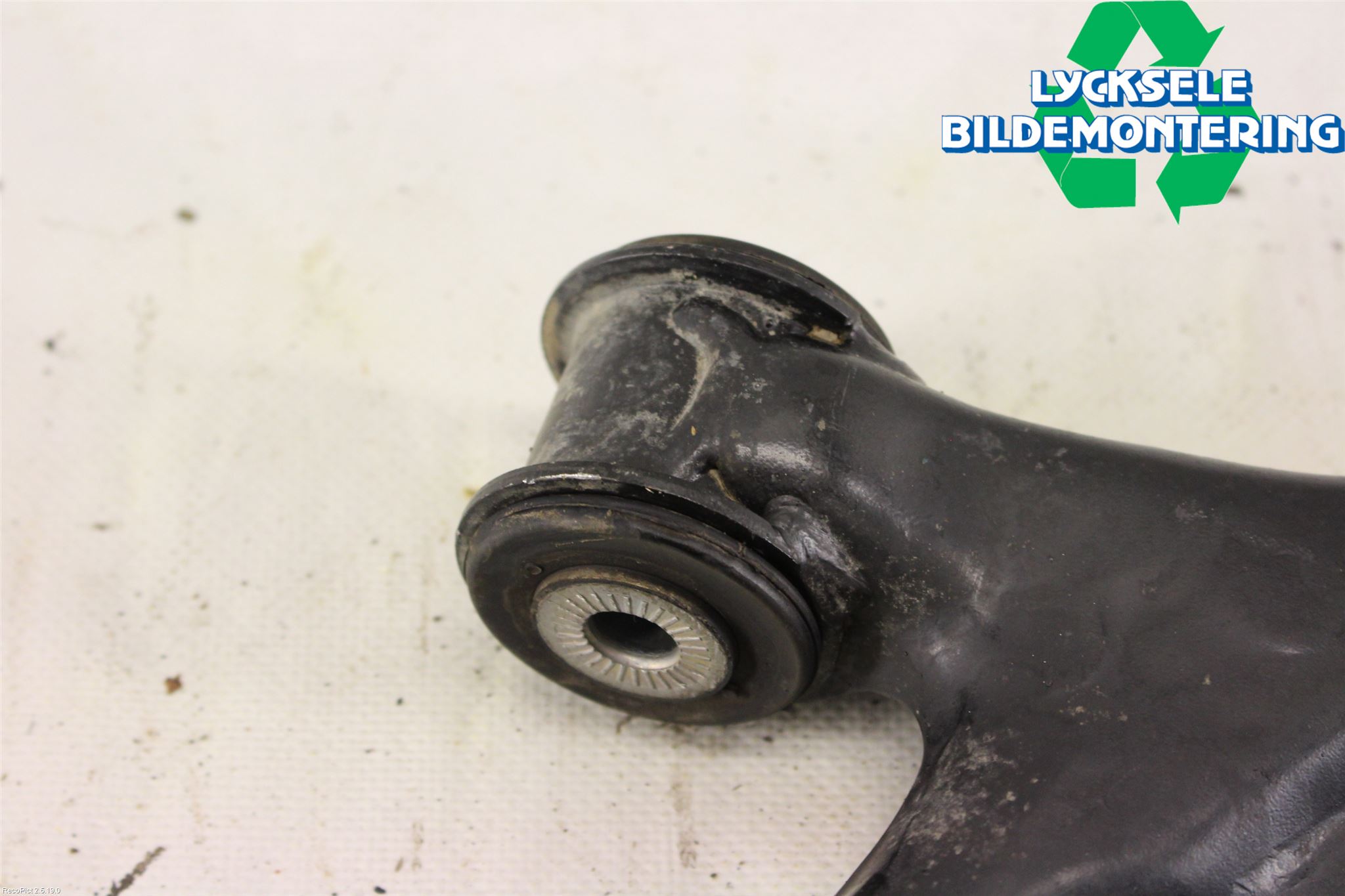 Volkswagen VW PASSAT 15-19 Bärarm Fram Undre Hö