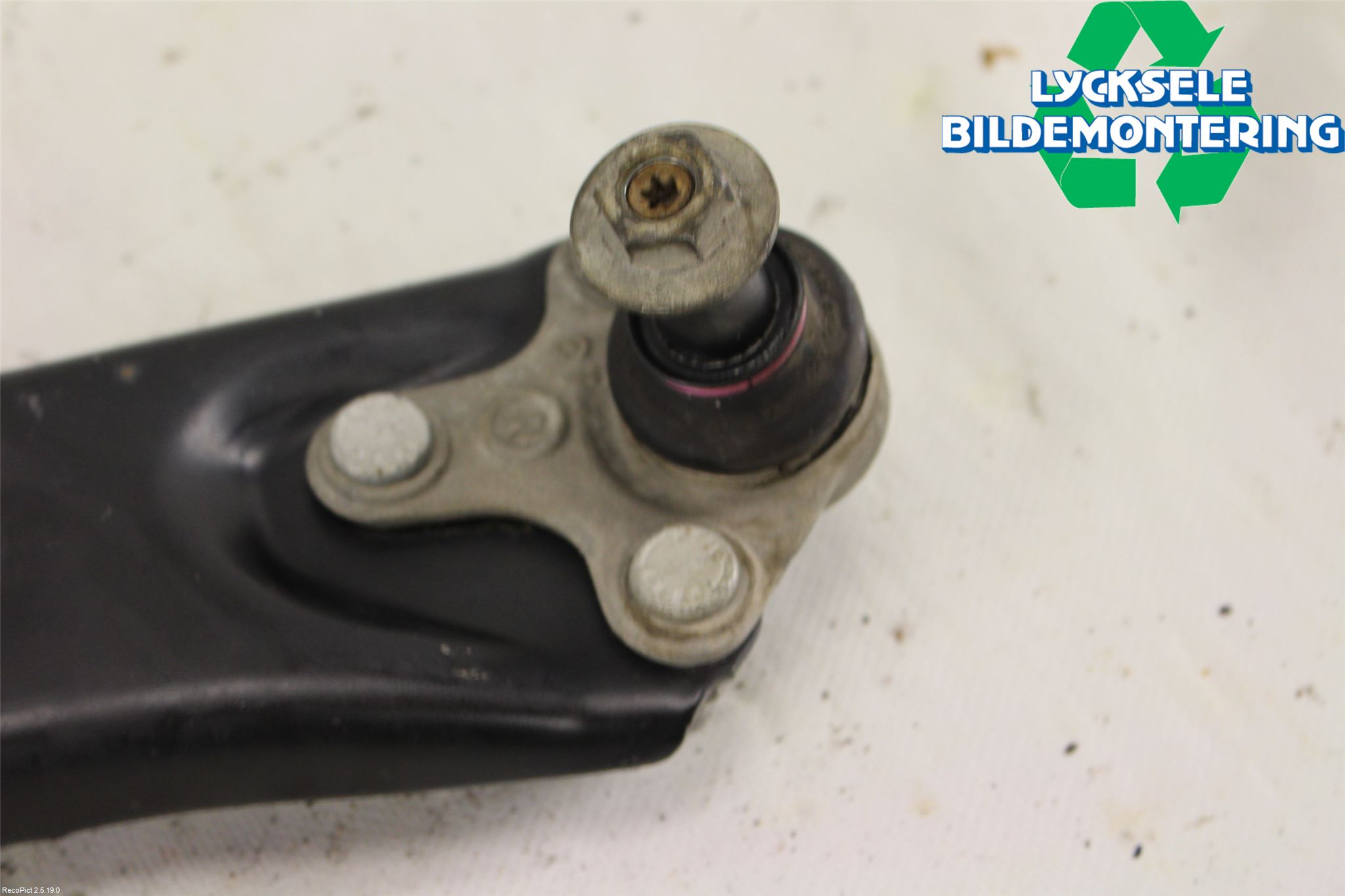 Volkswagen VW PASSAT 15-19 Bärarm Fram Undre Hö