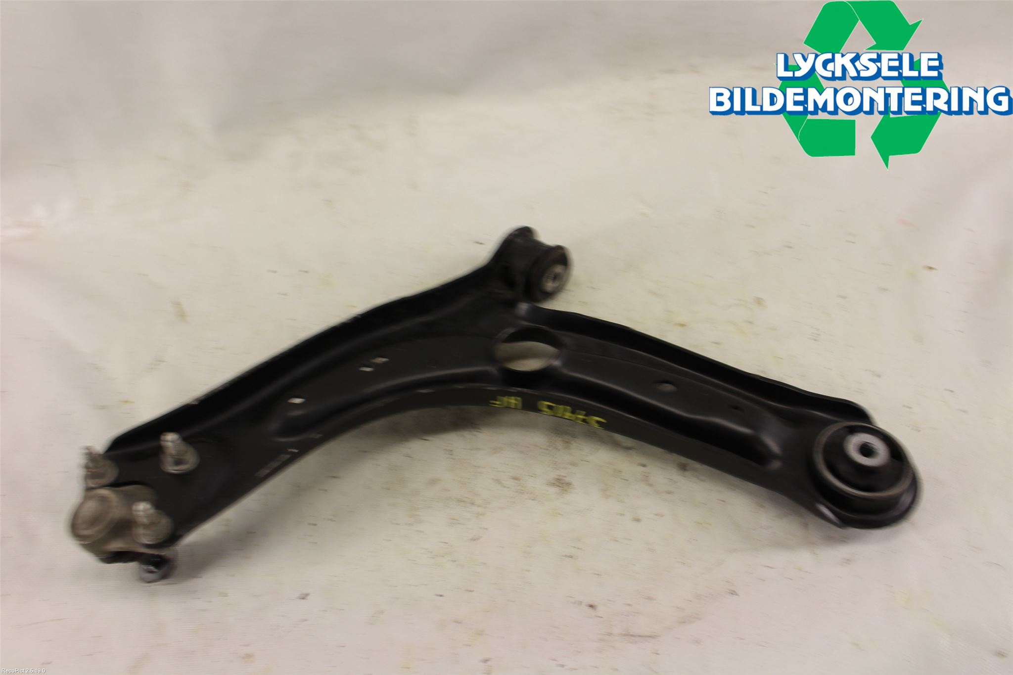 Volkswagen VW PASSAT 15-19 Bärarm Fram Undre Hö