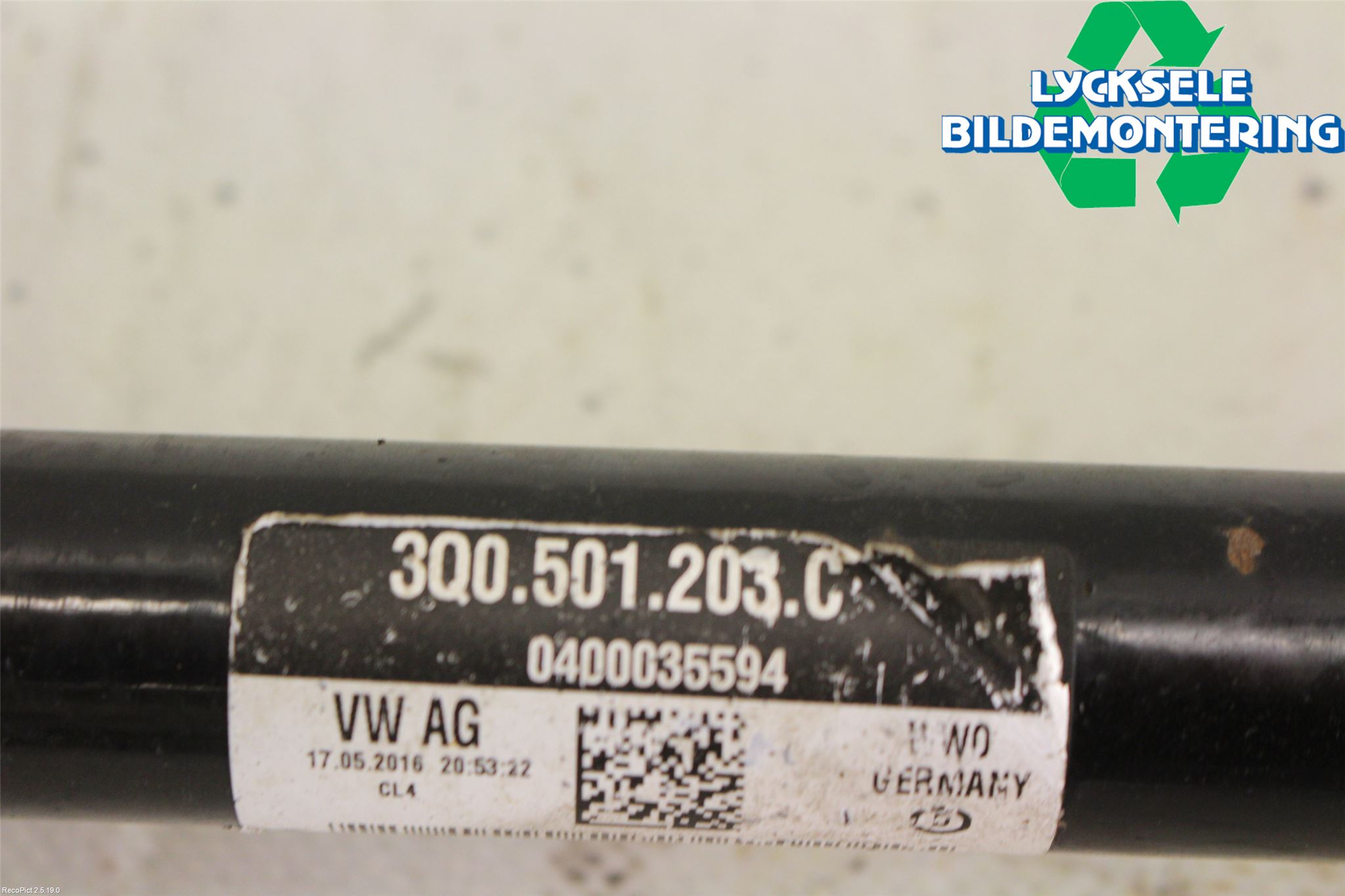 Volkswagen VW PASSAT 15-19 Drivaxel Bak Vänster