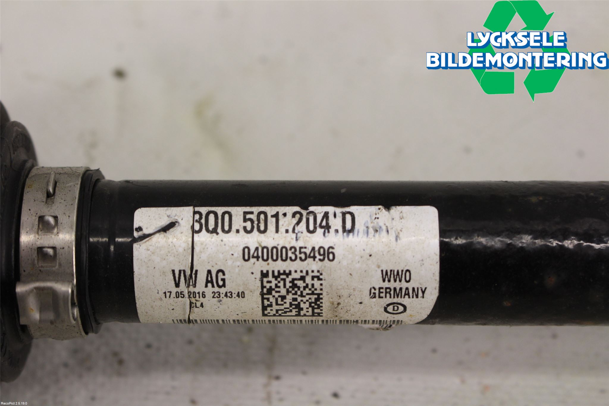 Volkswagen VW PASSAT 15-19 Drivaxel Bak Höger