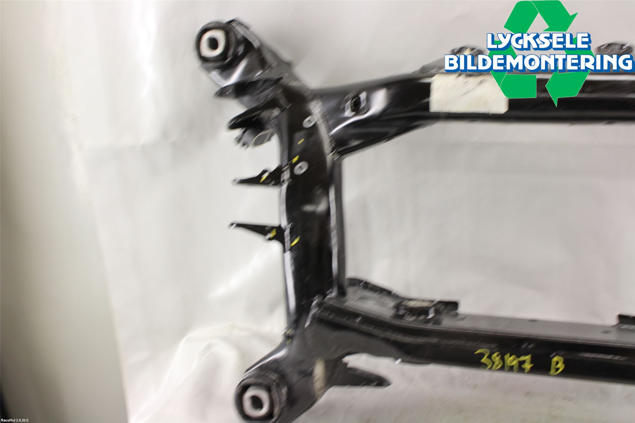 BMW X3 F25 10-17 Bakaxelbalk