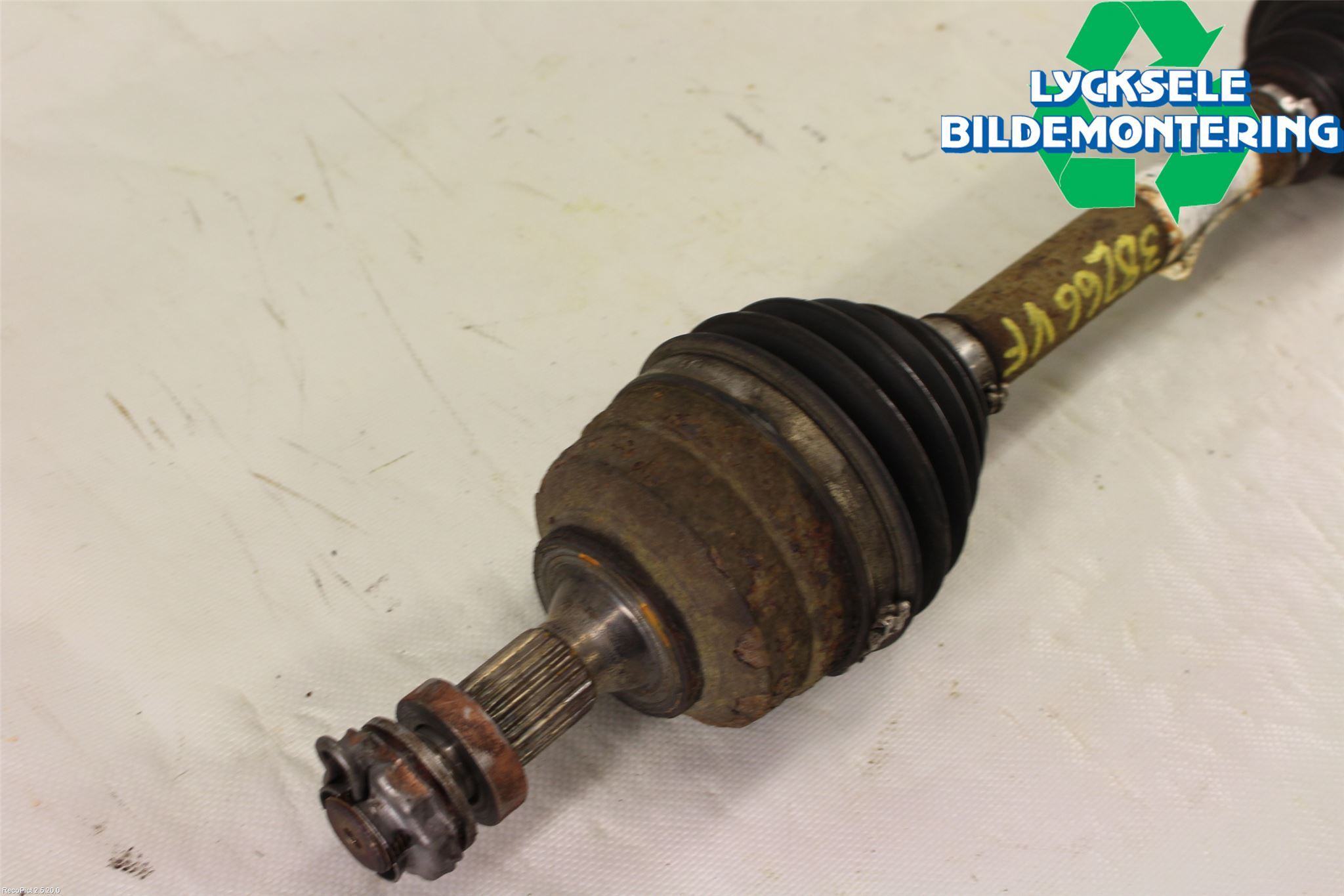 Peugeot 5008 10-16 Drivaxel Fram Vänster