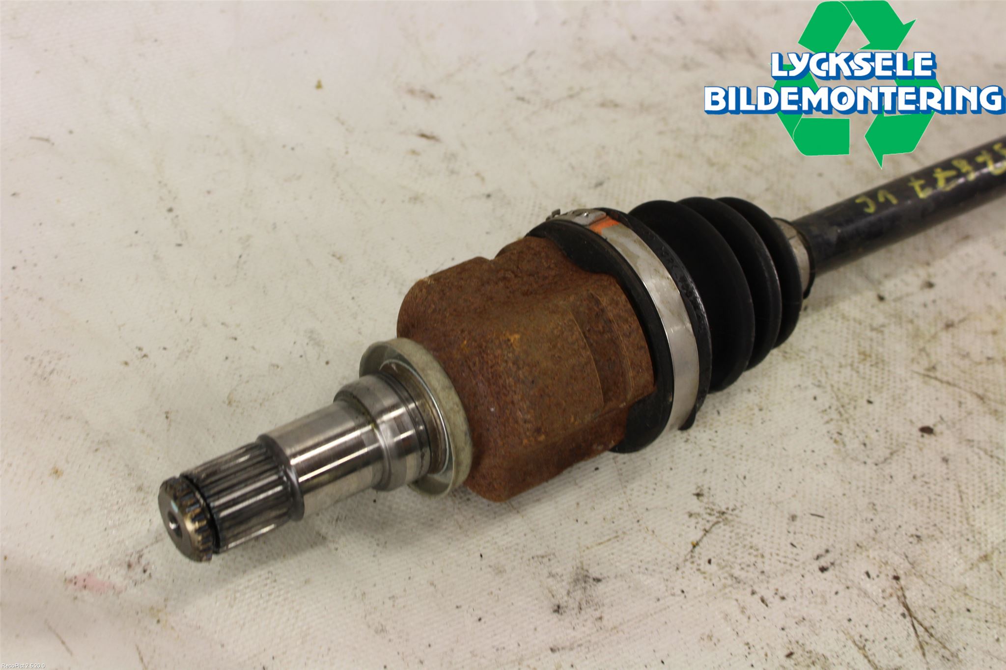 Toyota YARIS XP90 06-11 Drivaxel Fram Vänster