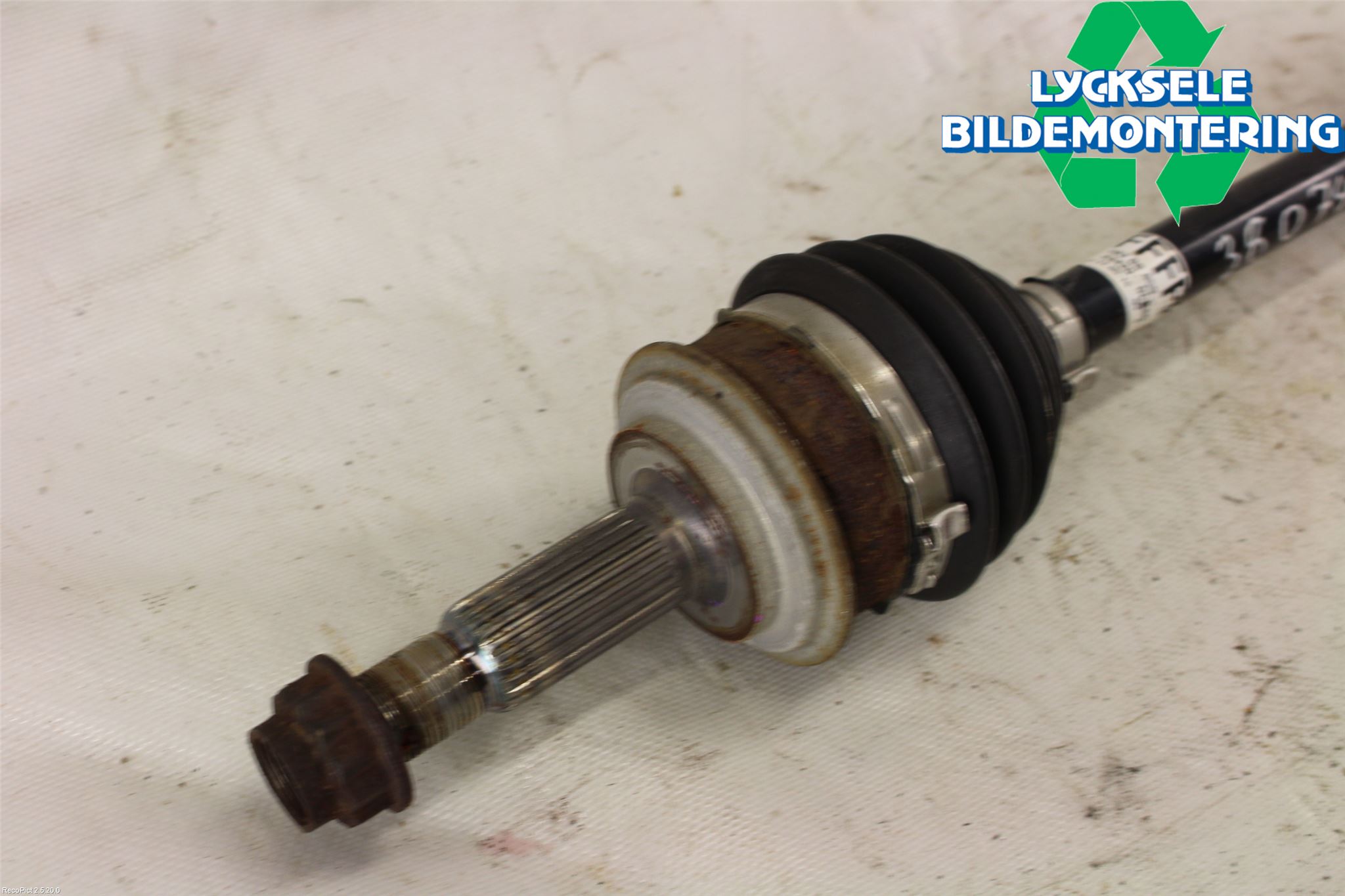 Toyota YARIS XP130 15-20 Drivaxel Fram Vänster