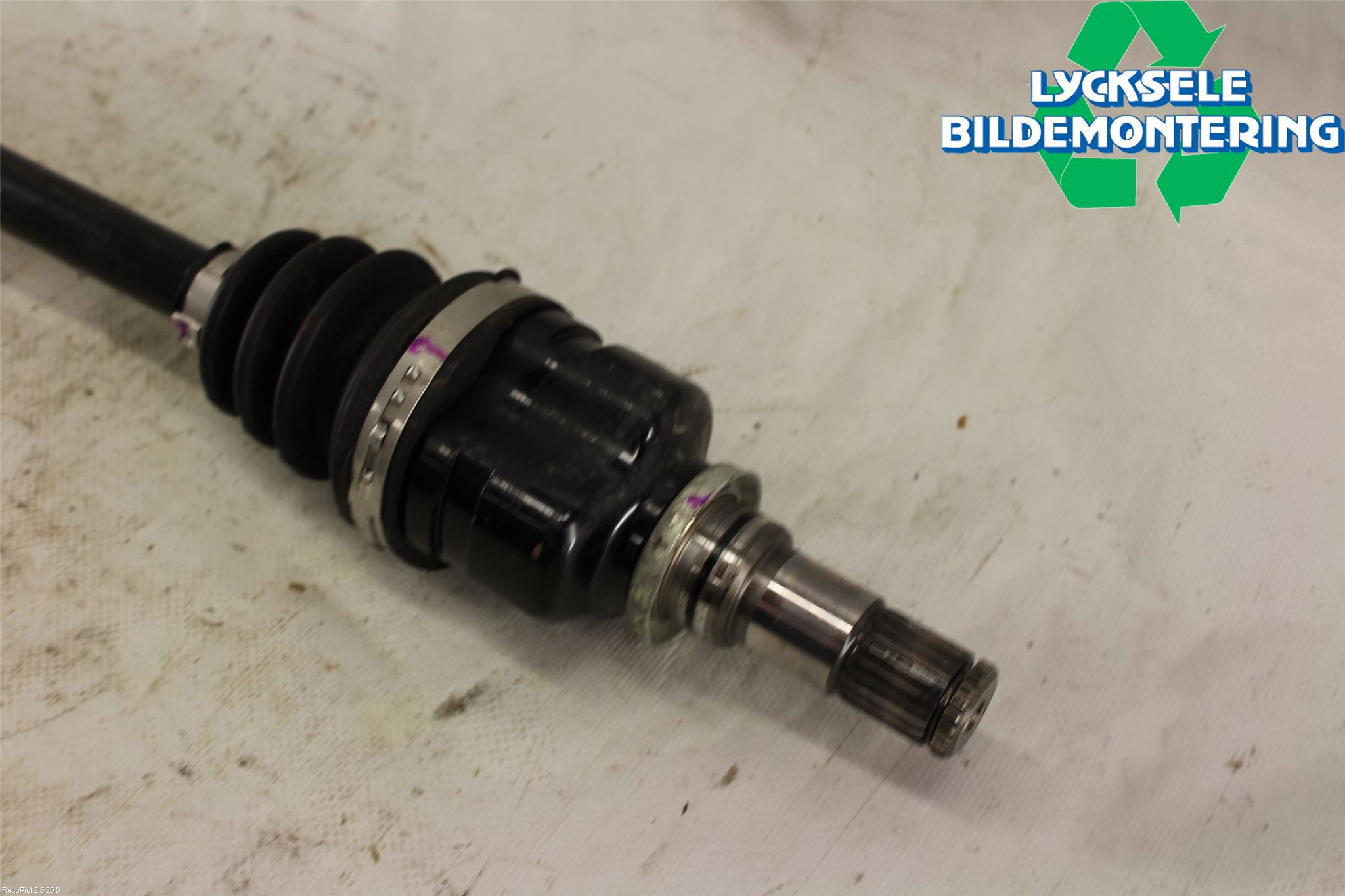 Toyota YARIS XP130 15-20 Drivaxel Fram Vänster