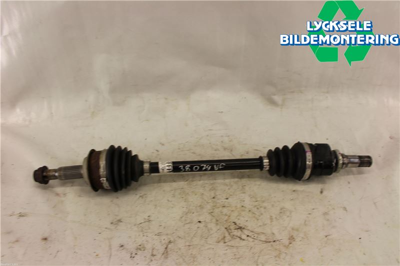 Toyota YARIS XP130 15-20 Drivaxel Fram Vänster