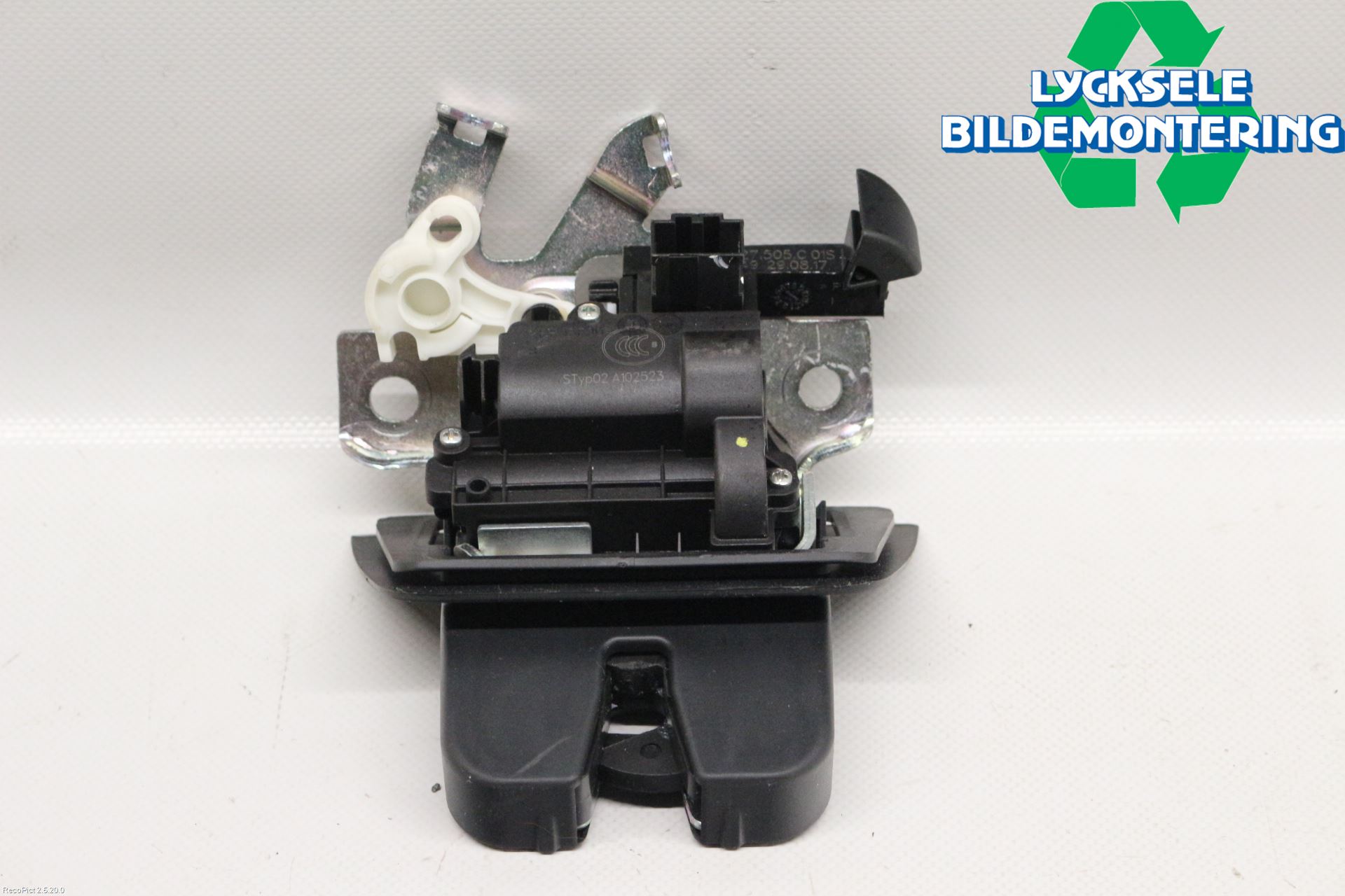 Audi A4/S4 B9 16-19 Låskista Baklucka