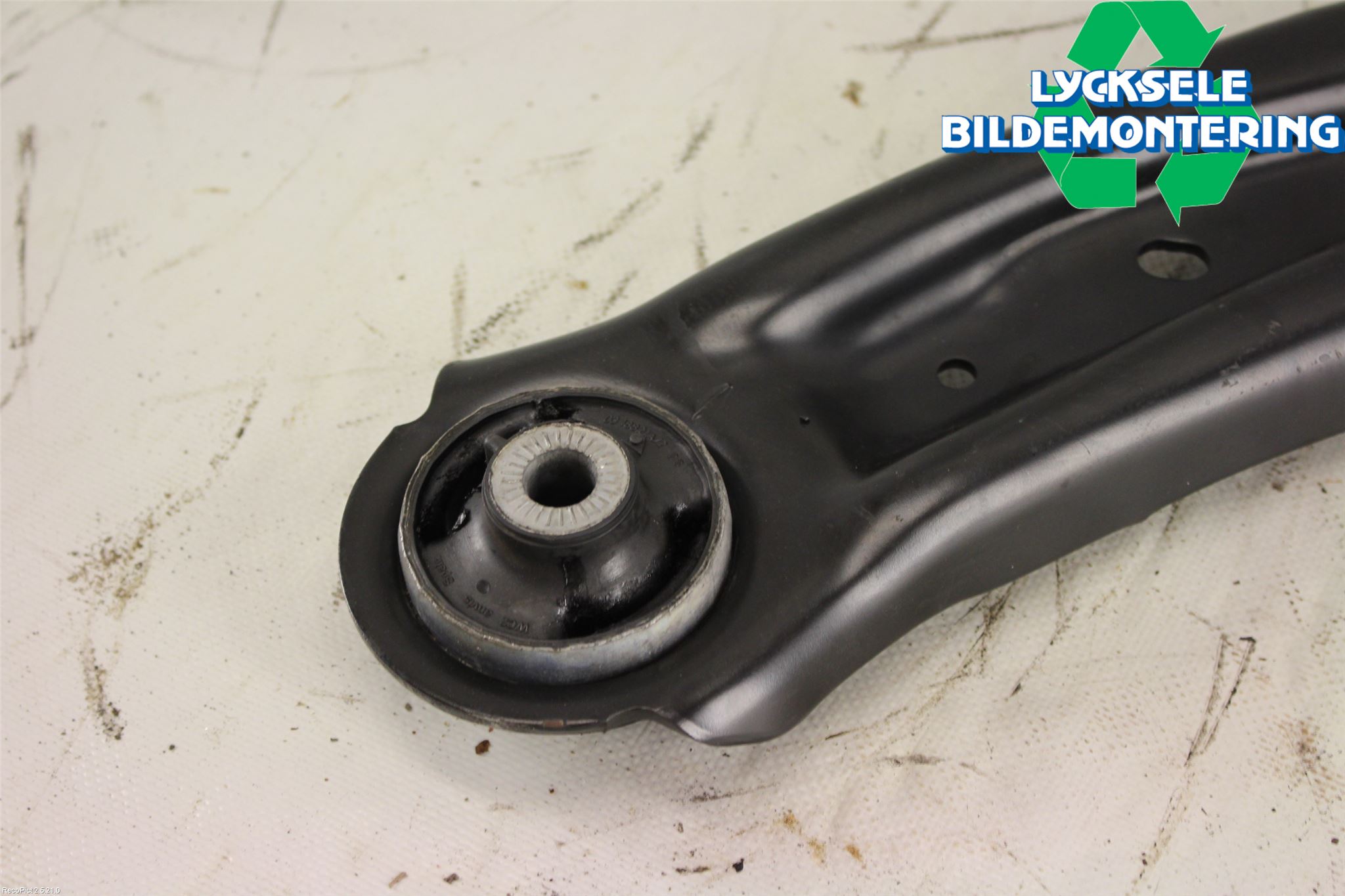 Volkswagen VW PASSAT 15-19 Bärarm Fram Undre Hö