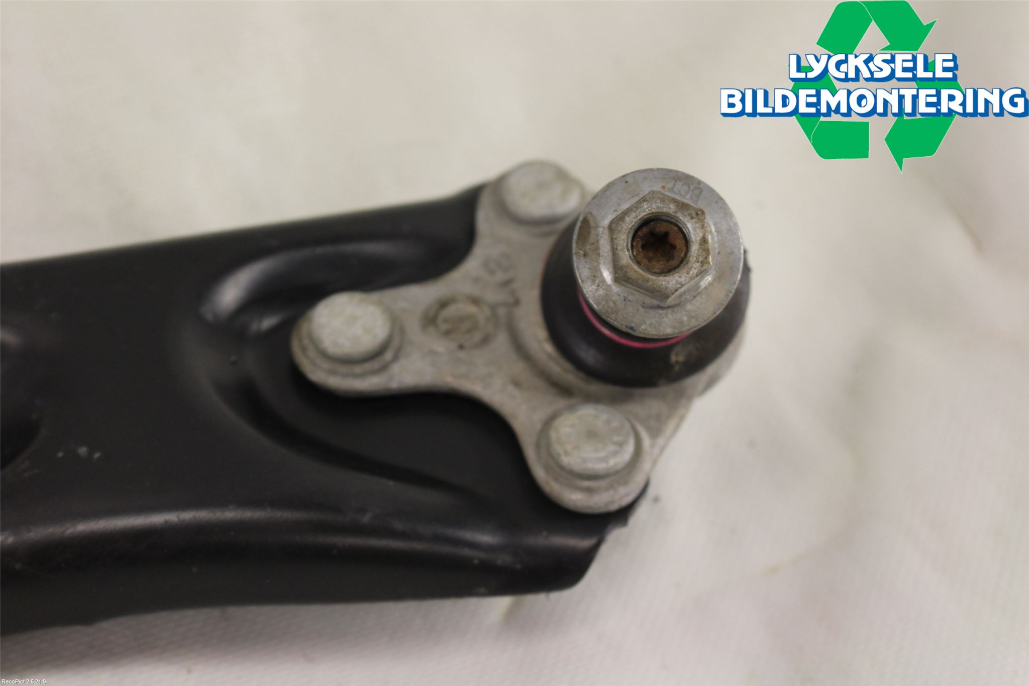Volkswagen VW PASSAT 15-19 Bärarm Fram Undre Hö