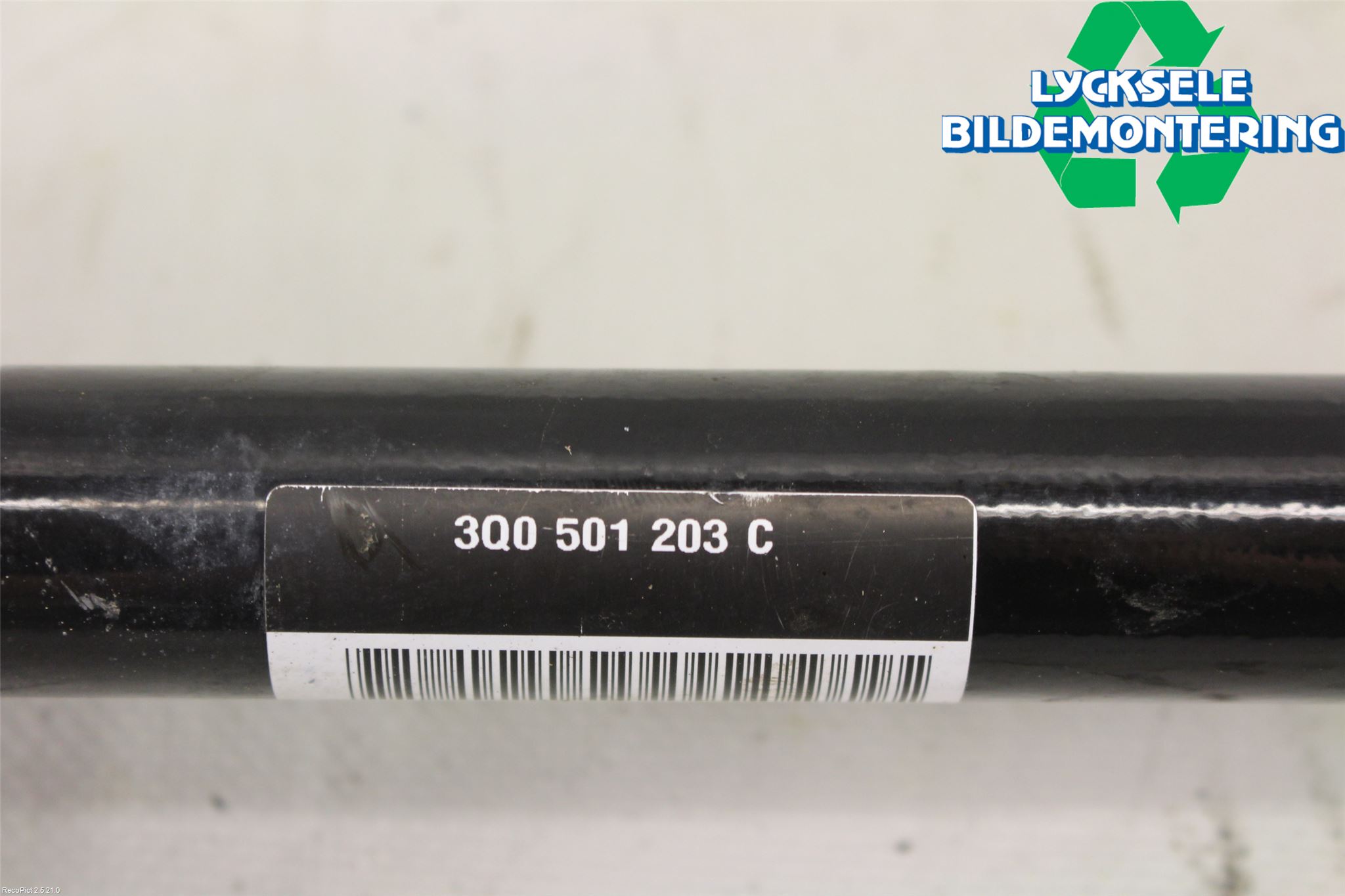 Volkswagen VW PASSAT 15-19 Drivaxel Bak Vänster