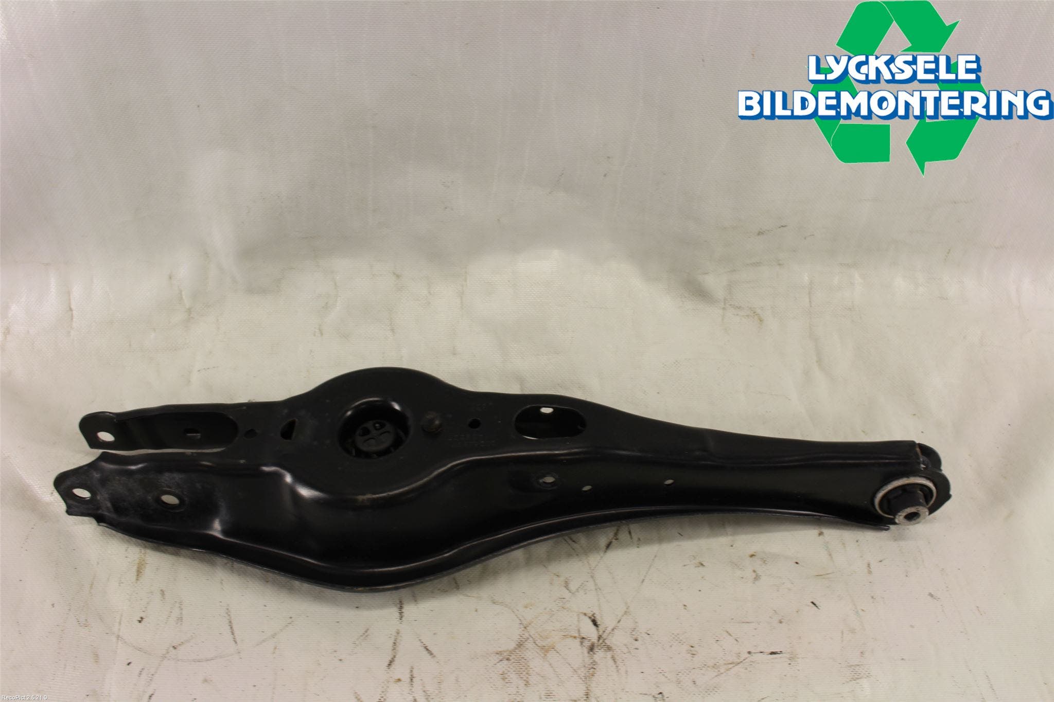 Volkswagen VW PASSAT 15-19 Bärarm Bak Höger