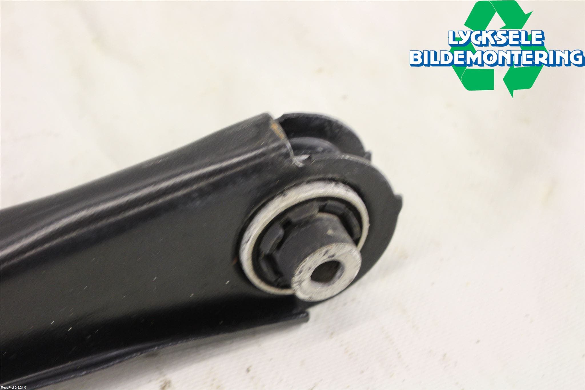 Volkswagen VW PASSAT 15-19 Bärarm Bak Höger