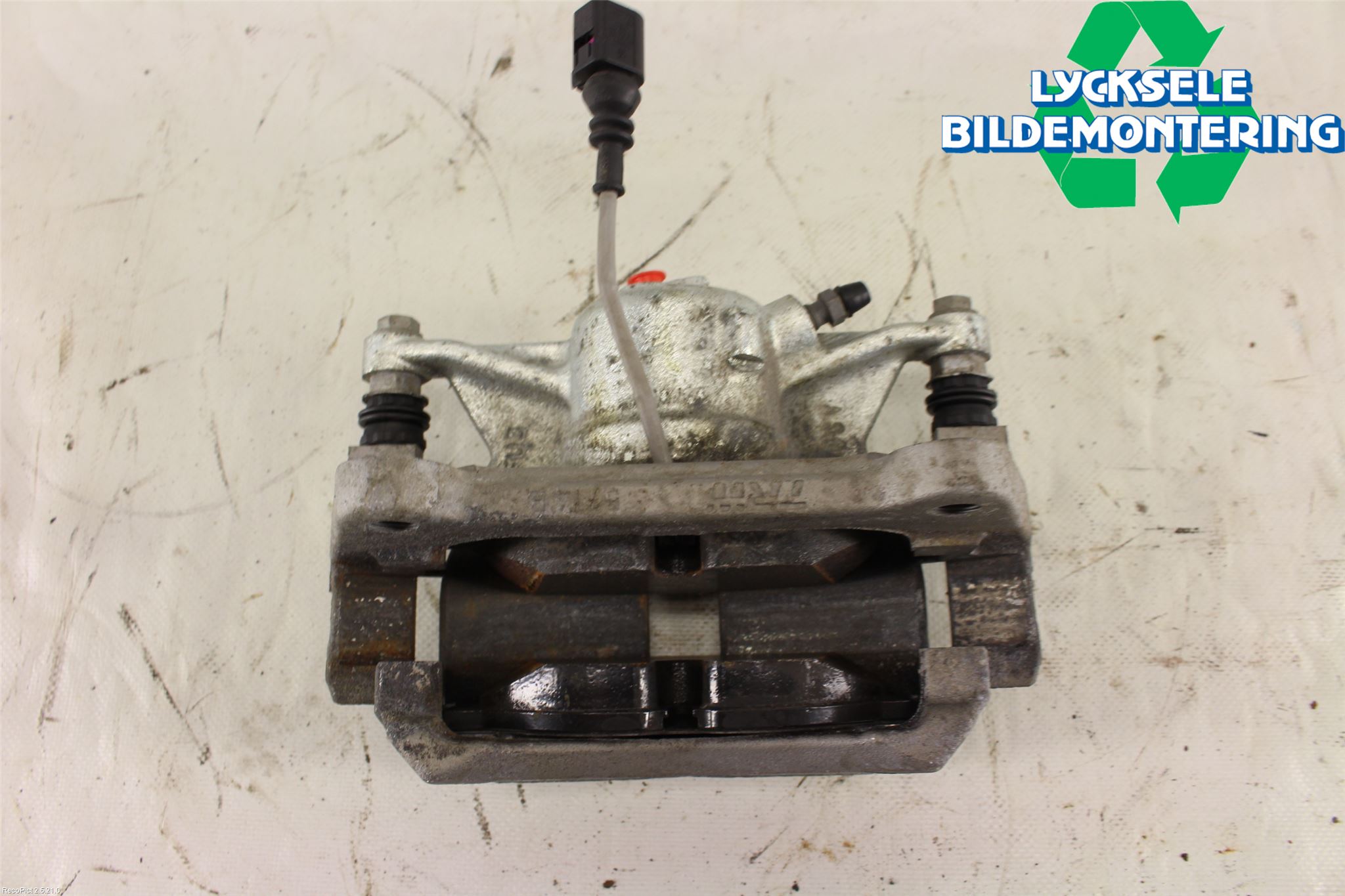 Volkswagen VW PASSAT 15-19 Bromsok Fram Höger